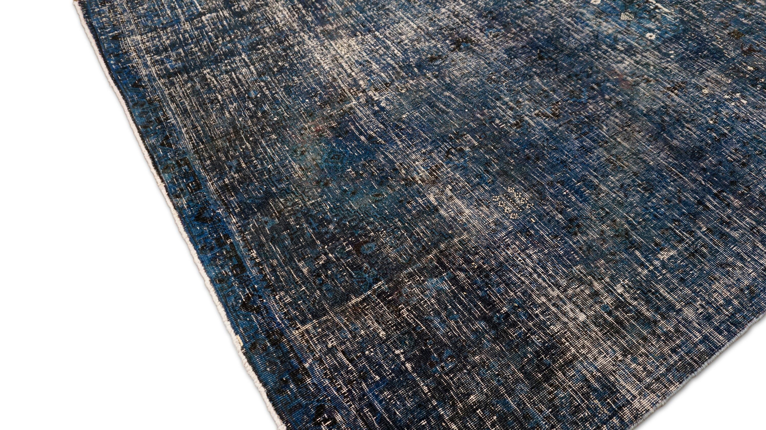 Modern Monochrome Blau und Anthrazit Overdyed Wollteppich 6'2''x8'1'' (Moderne) im Angebot