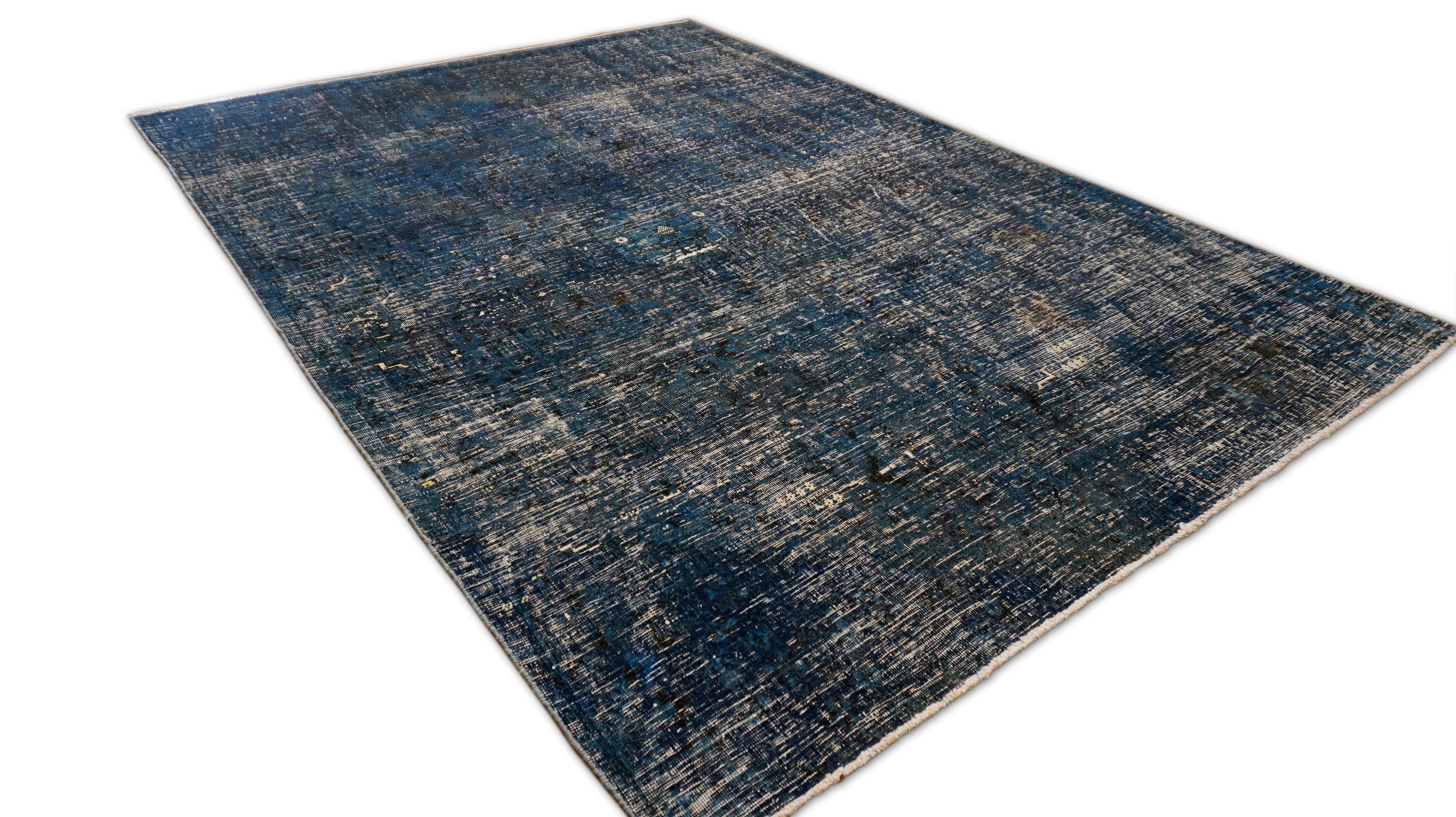 Modern Monochrome Blau und Anthrazit Overdyed Wollteppich 6'2''x8'1'' im Zustand „Gut“ im Angebot in Torrance, CA