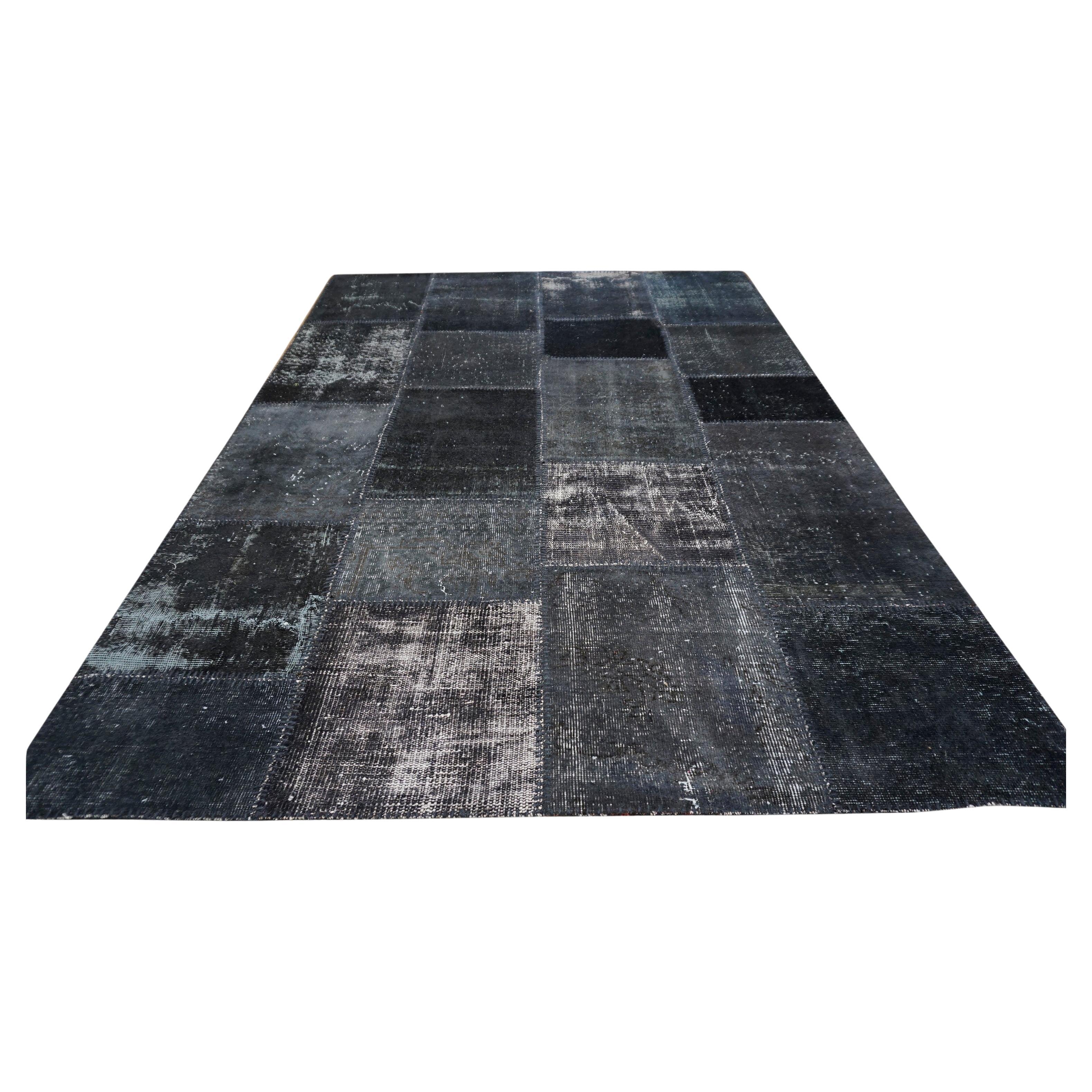 Modern Monochrome Holzkohle Schwarz Patchwork Wolle Teppich 5'7''x7'11'' (Moderne) im Angebot
