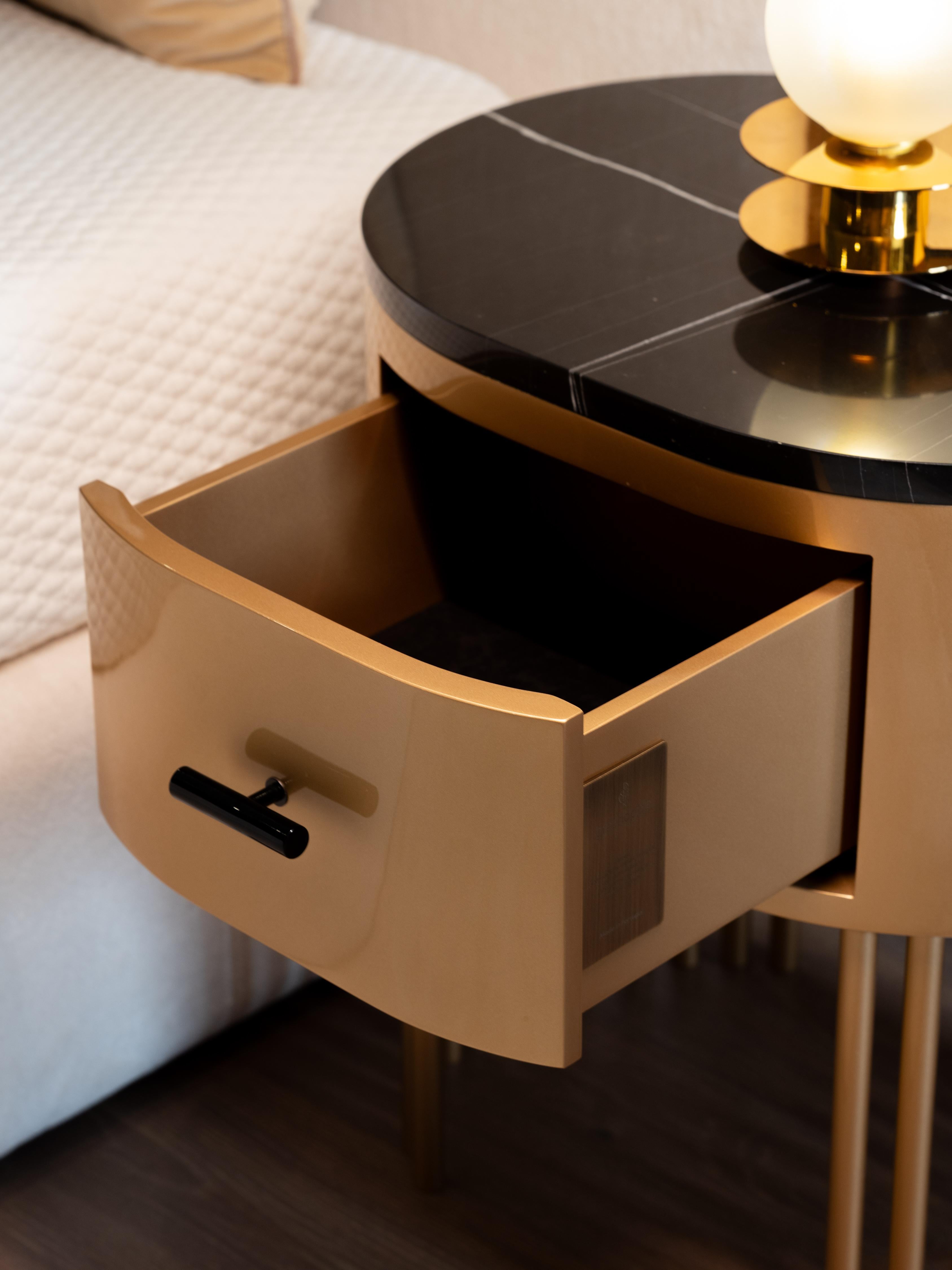 Portugais Table de nuit moderne Mons Table de chevet Set/2, Marbre, Or, Handmade by Greenapple en vente