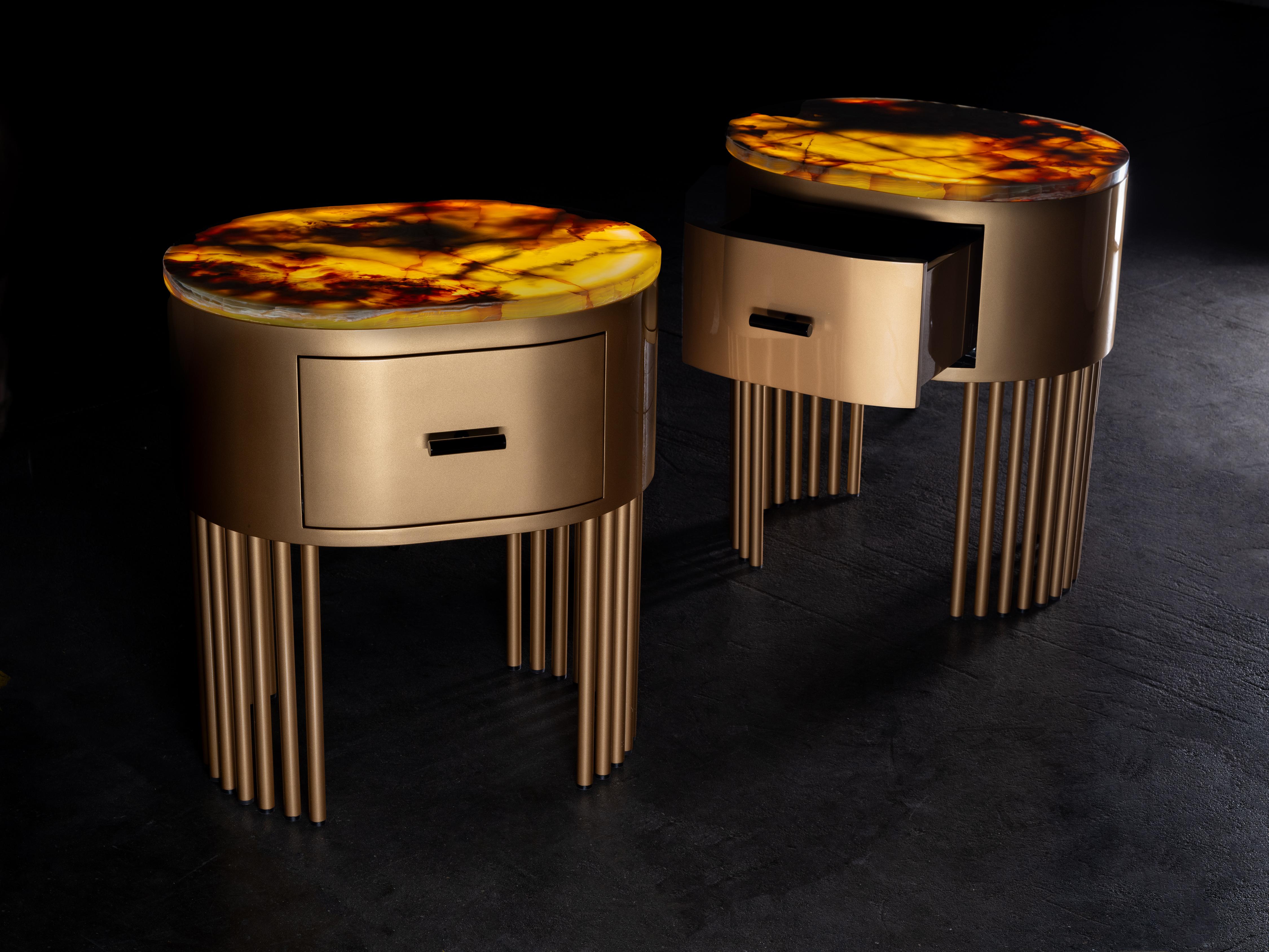 Tables de chevet Mons modernes en onyx fabriquées à la main au Portugal par Greenapple Neuf - En vente à Lisboa, PT