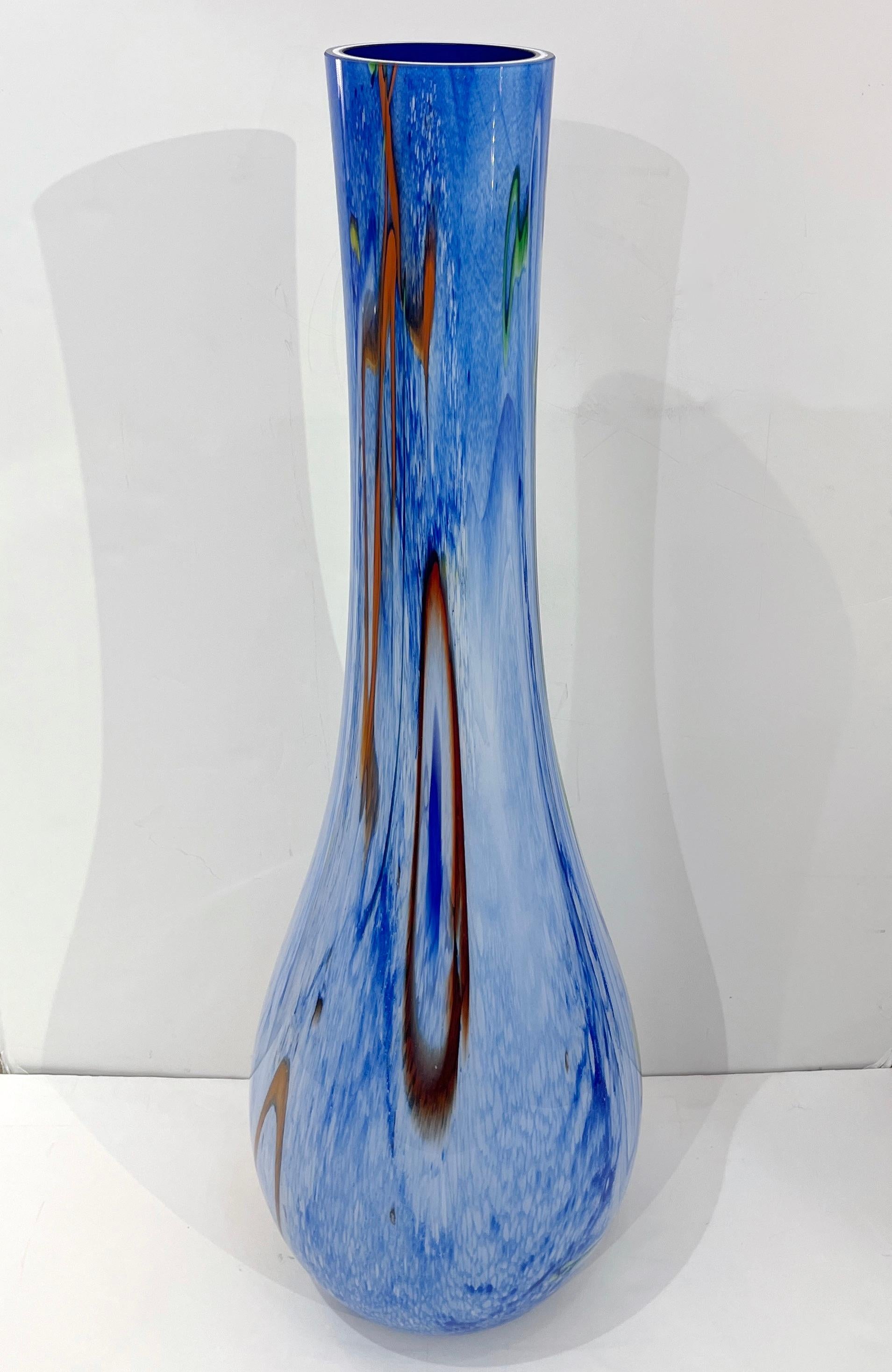 Mid-Century Modern Monumental vase en verre de Murano en bleu, blanc, jaune, vert et orange en vente