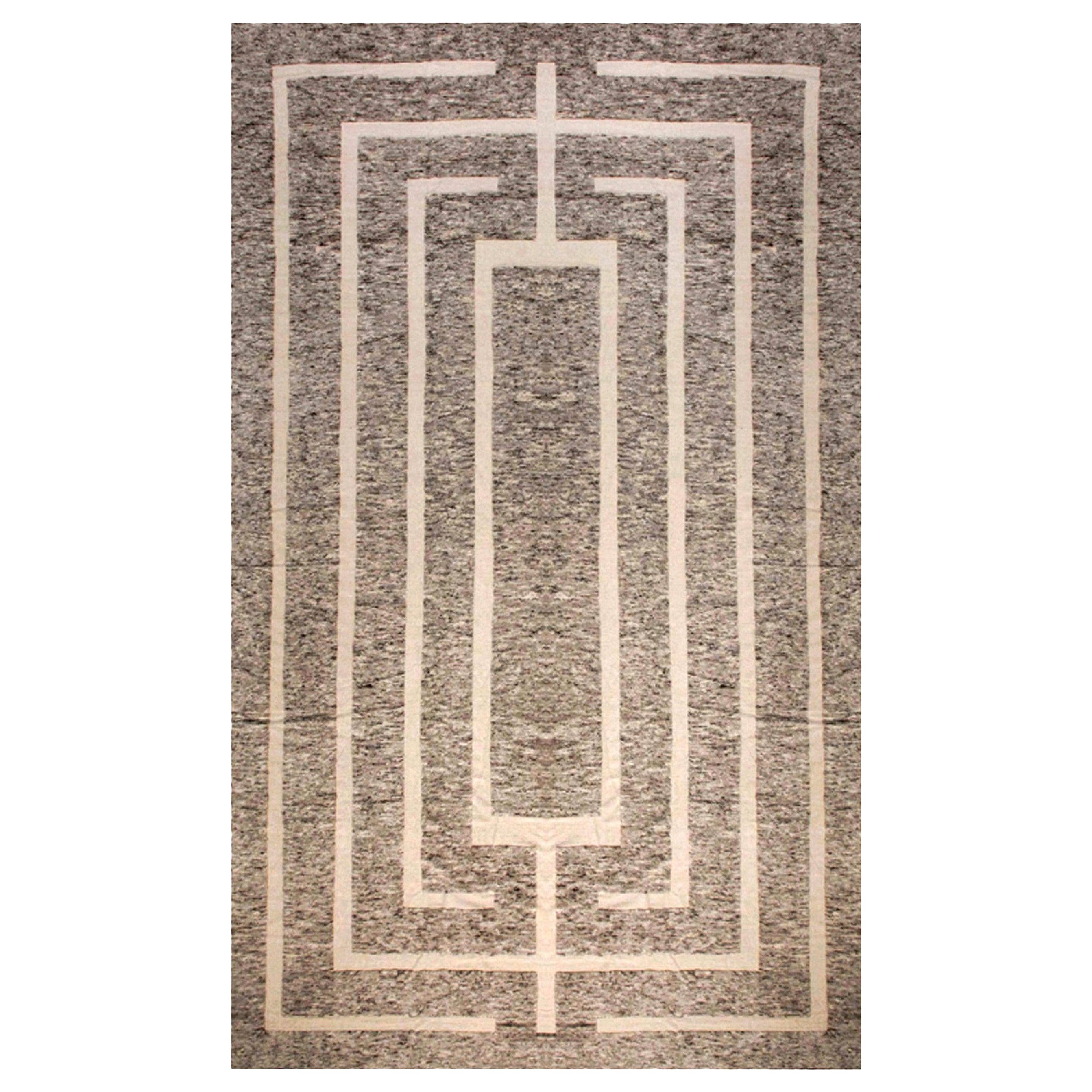 Alfombra moderna geométrica monumental hecha a mano por Doris Leslie Blau