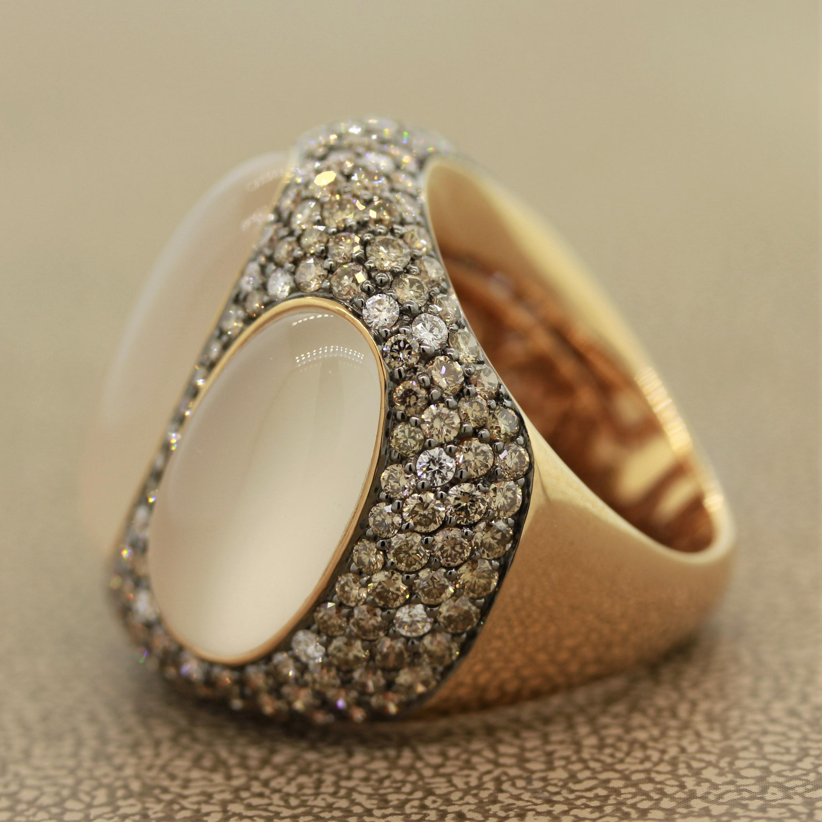 Modern Moonstone Diamond Gold Cocktail Ring In New Condition In Beverly Hills, CA