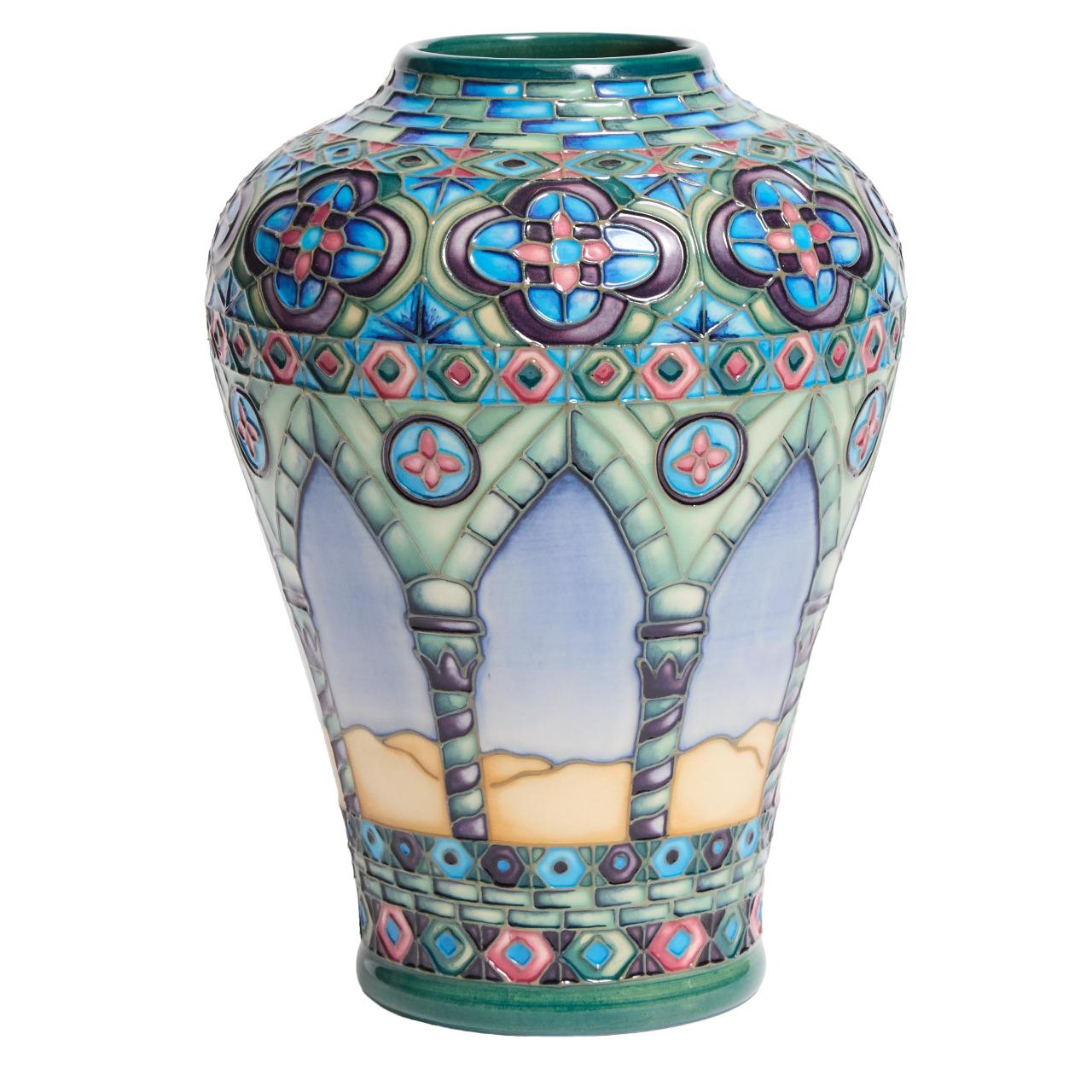 Vase moderne MOORCROFT Meknes Pattern 576/9, conçu par Beverley Wilkes numéroté en vente 3