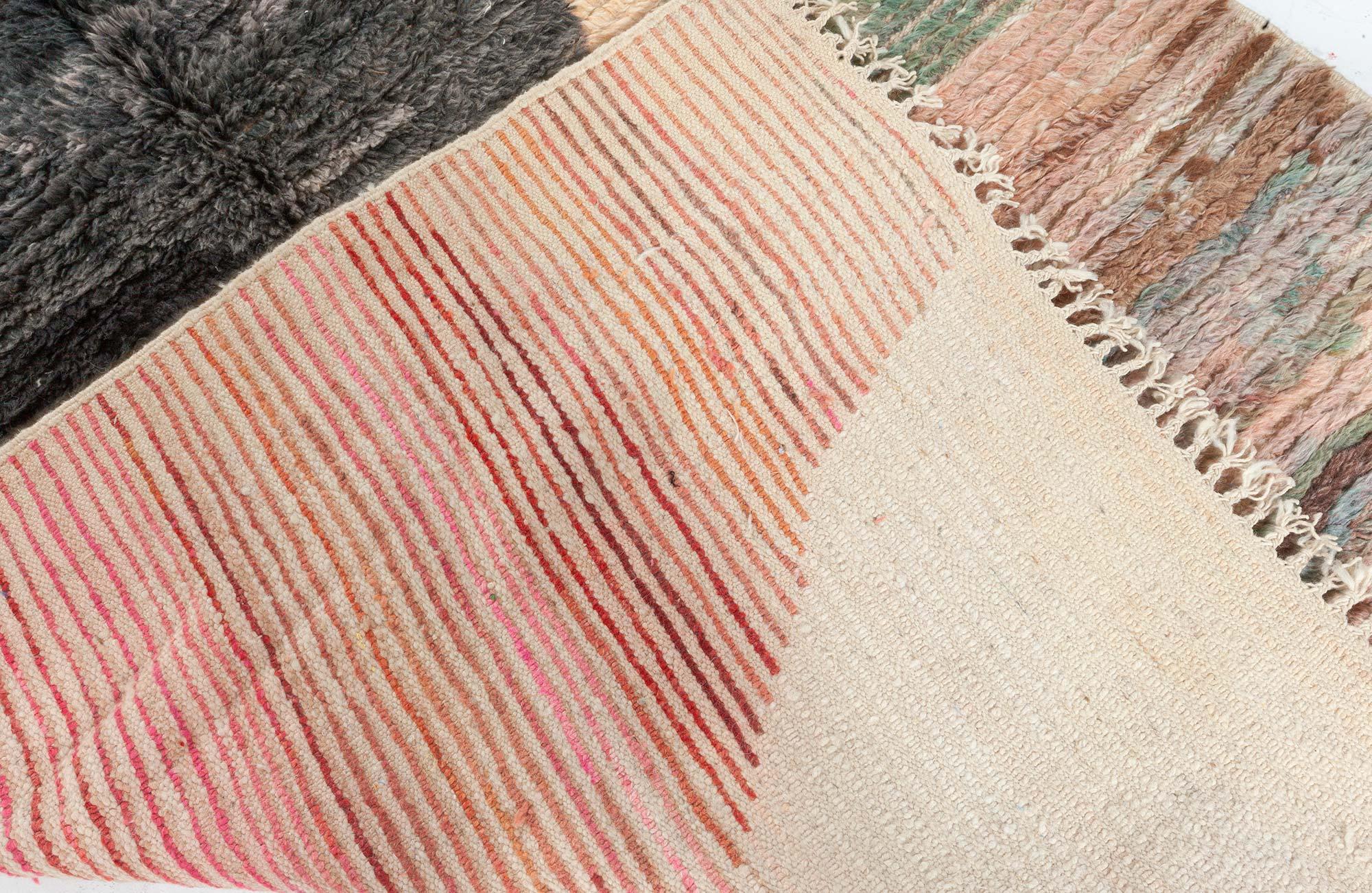 Alfombra moderna marroquí abstracta de lana hecha a mano por Doris Leslie Blau en venta 2