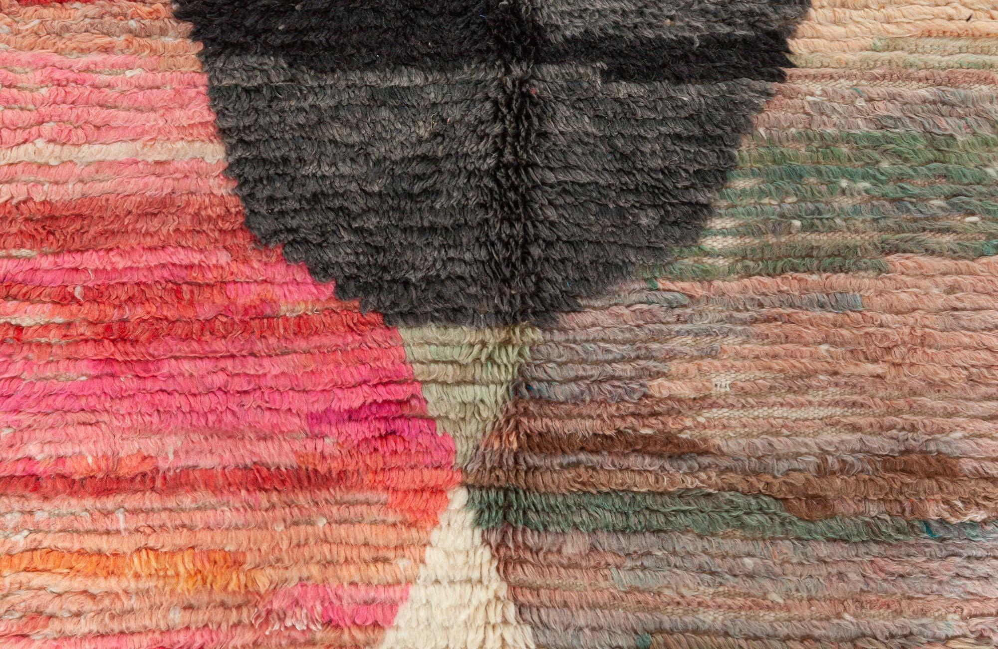 Tribal Tapis moderne marocain abstrait en laine fait à la main par Doris Leslie Blau en vente