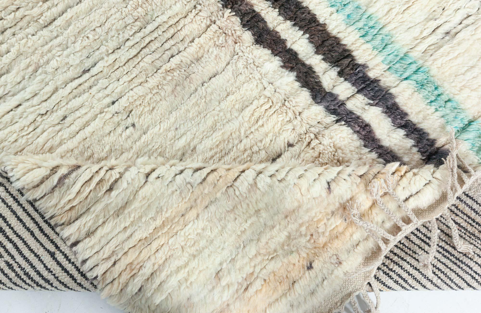 Marocain Tapis moderne marocain abstrait en laine fait à la main par Doris Leslie Blau en vente