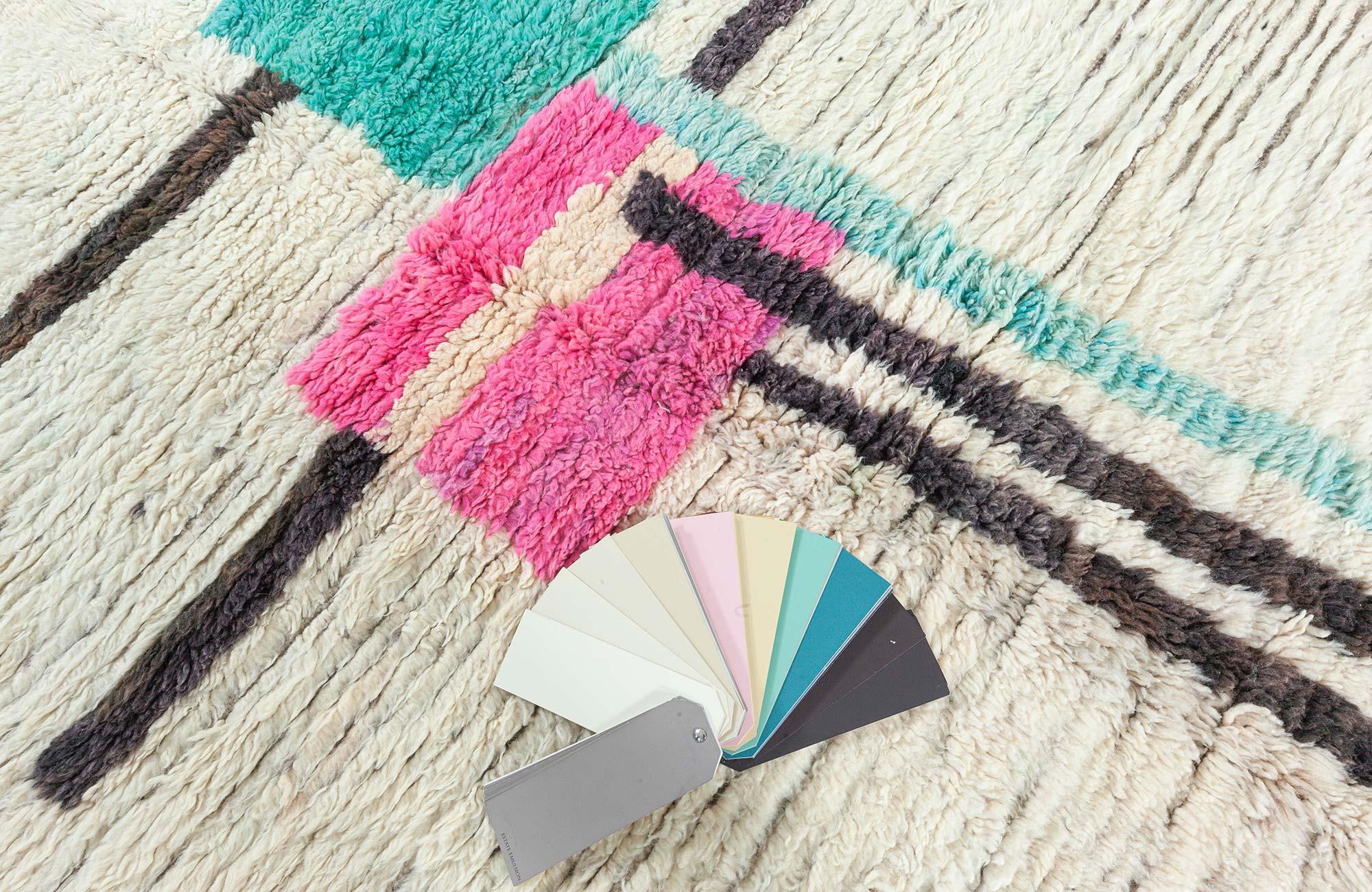 Alfombra moderna marroquí abstracta de lana hecha a mano por Doris Leslie Blau Siglo XXI y contemporáneo en venta