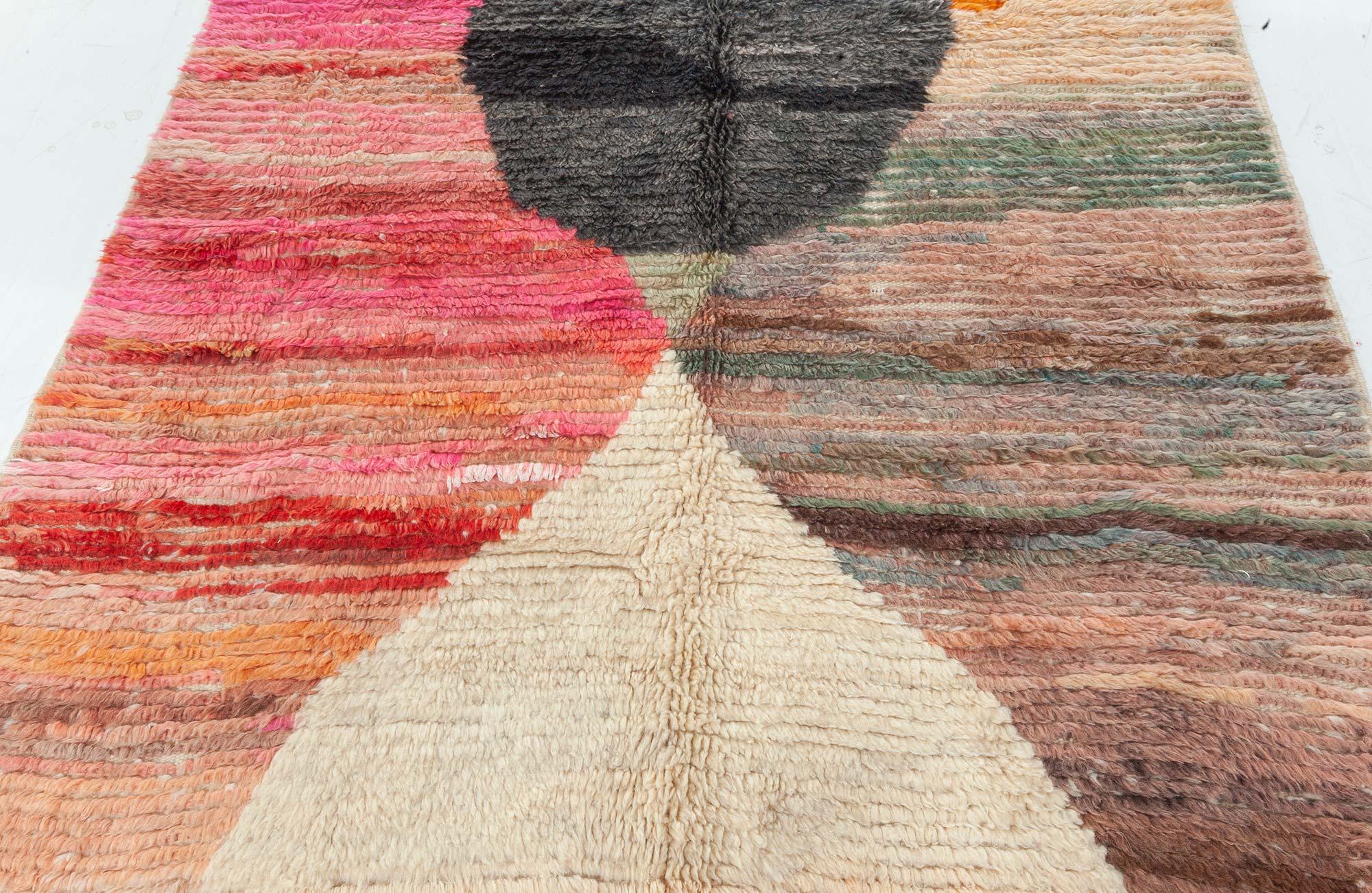 Tapis moderne marocain abstrait en laine fait à la main par Doris Leslie Blau en vente 1
