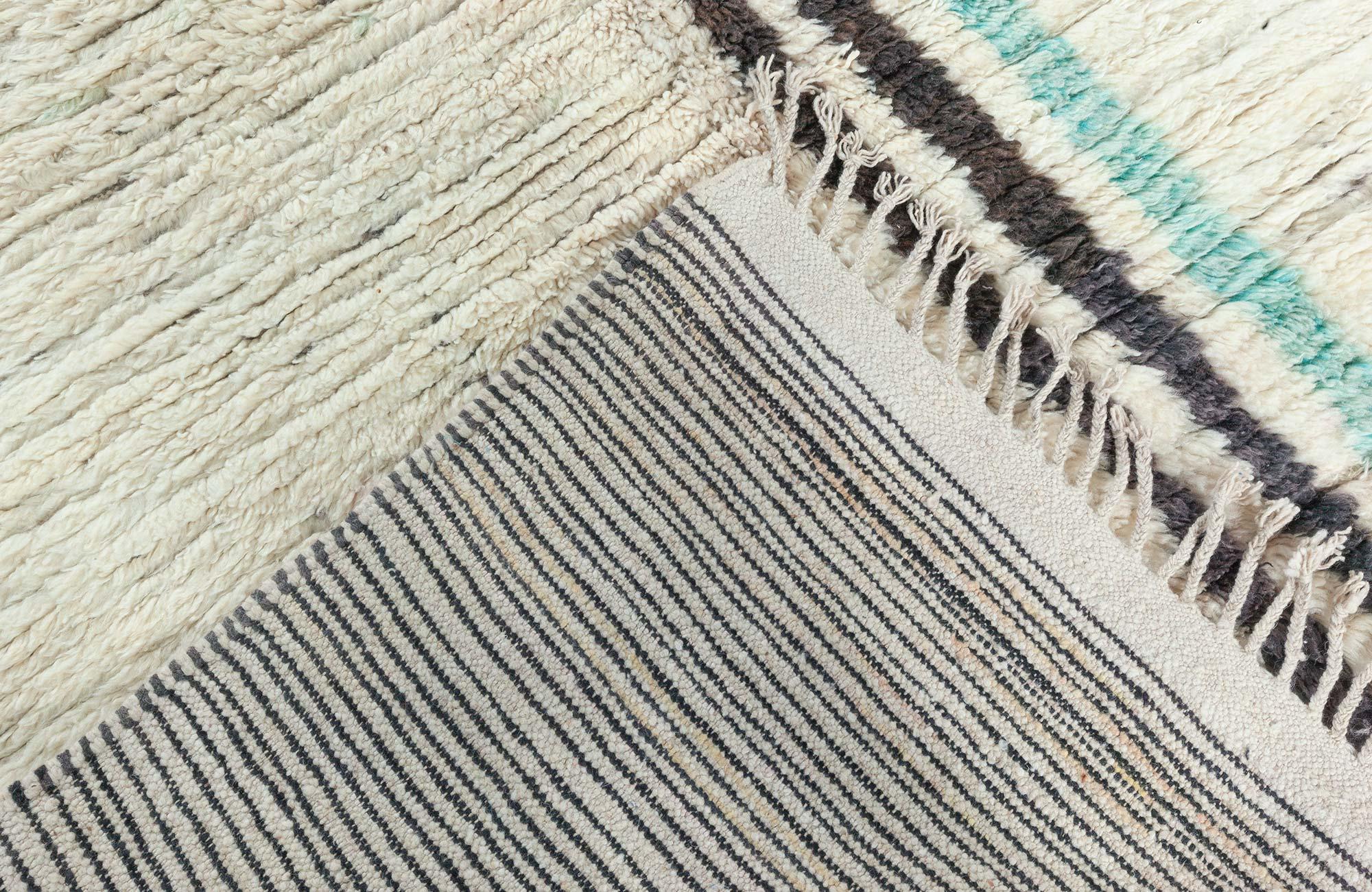 Tapis moderne marocain abstrait en laine fait à la main par Doris Leslie Blau en vente 1