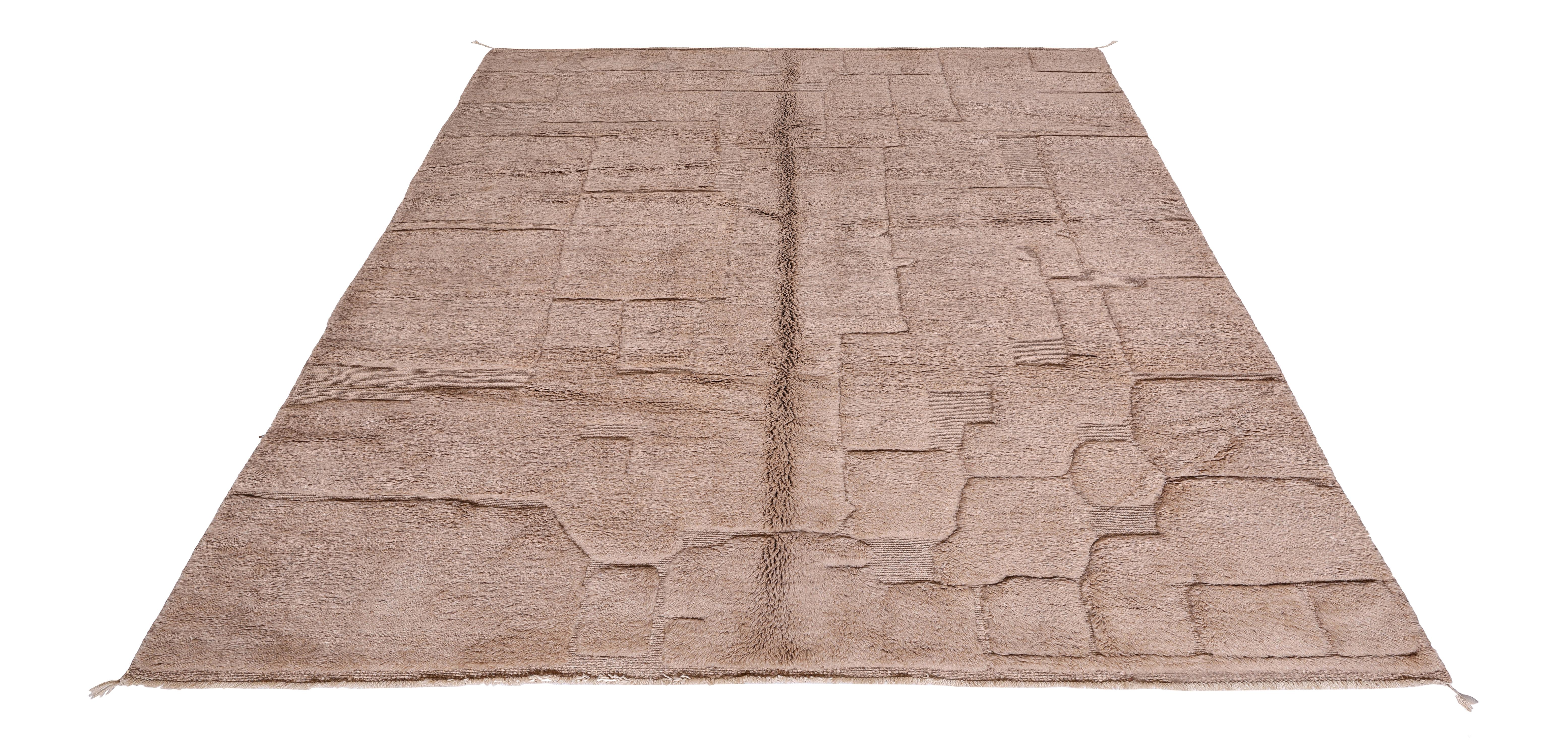 Modern Moroccan Beni Mrirt Rug – Hand-Knotted Beige Wool with Abstract Textured For Sale 2