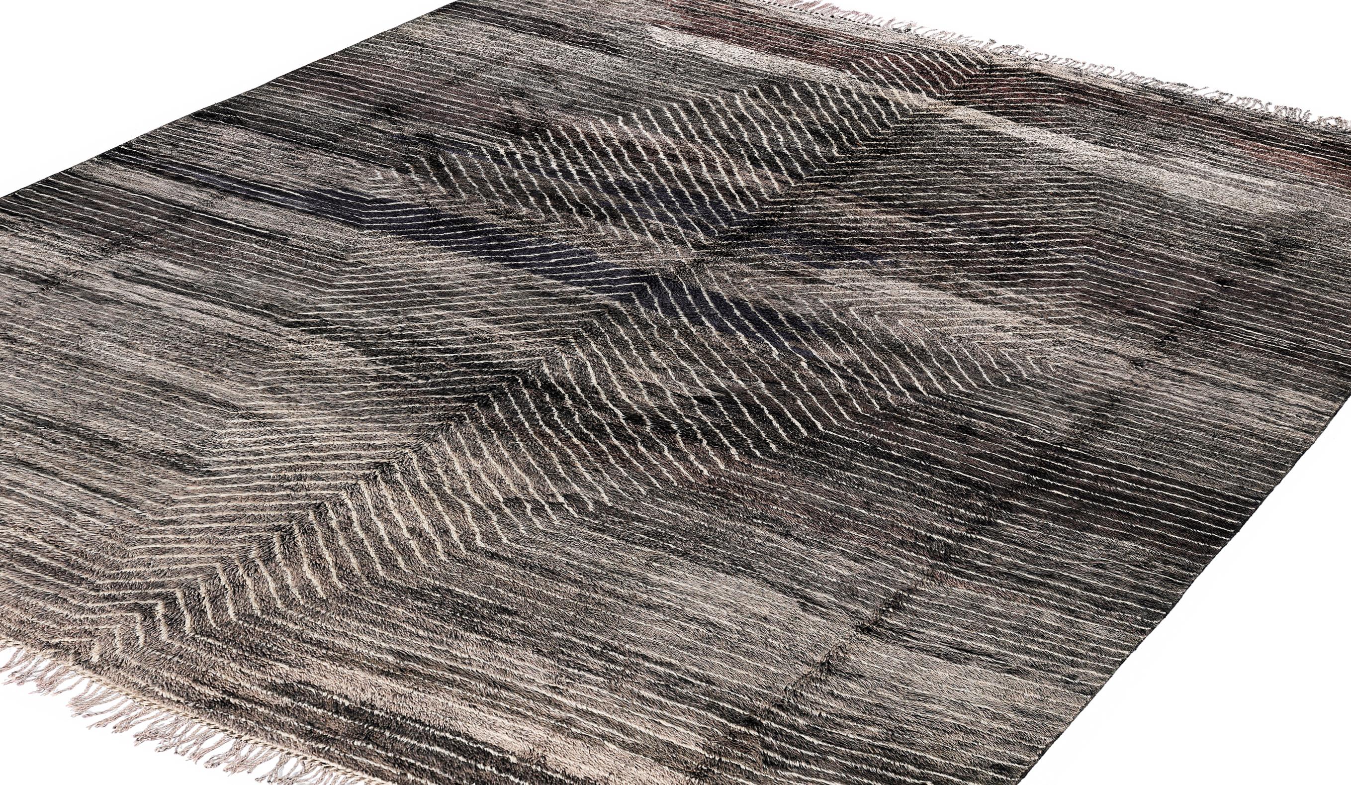 Alfombra Marroquí Moderna Beni Mrirt - Lana Anudada a Mano en Gris Antracita en Nuevo estado para la venta en New York, NY