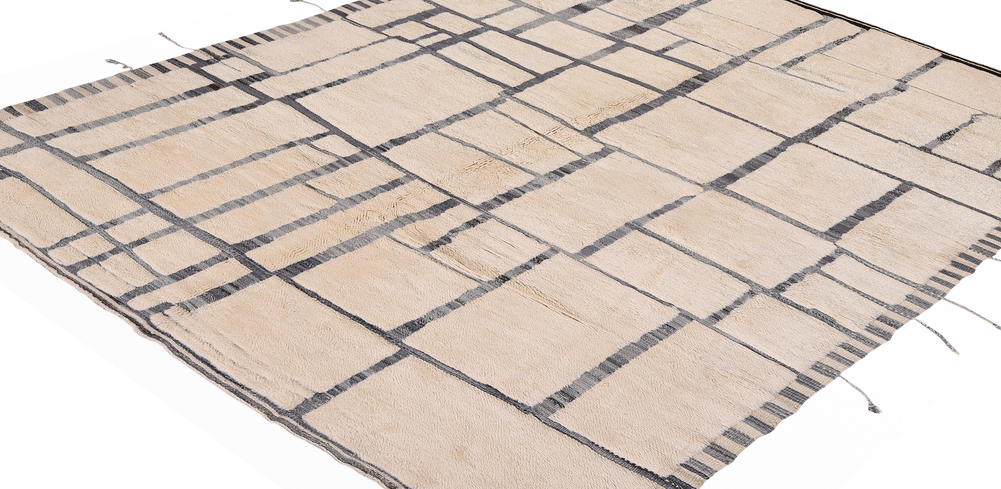 Alfombra moderna marroquí Beni Ourain - Tejida a mano  Lana con diseño cuadriculado abstracto en Nuevo estado para la venta en New York, NY