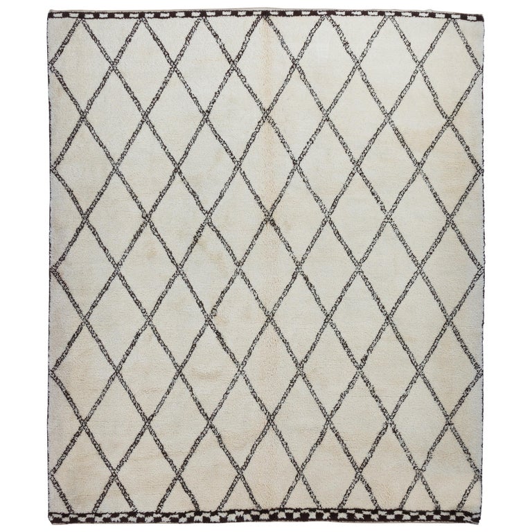 Modern Moroccan Beni Ourain Rug Made of Natura Un-Dyed Wool, Custom Options  Av. For Sale at 1stDibs