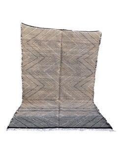 Tapis moderne marocain Zanafi à tissage plat noir et blanc Rug & Kilim