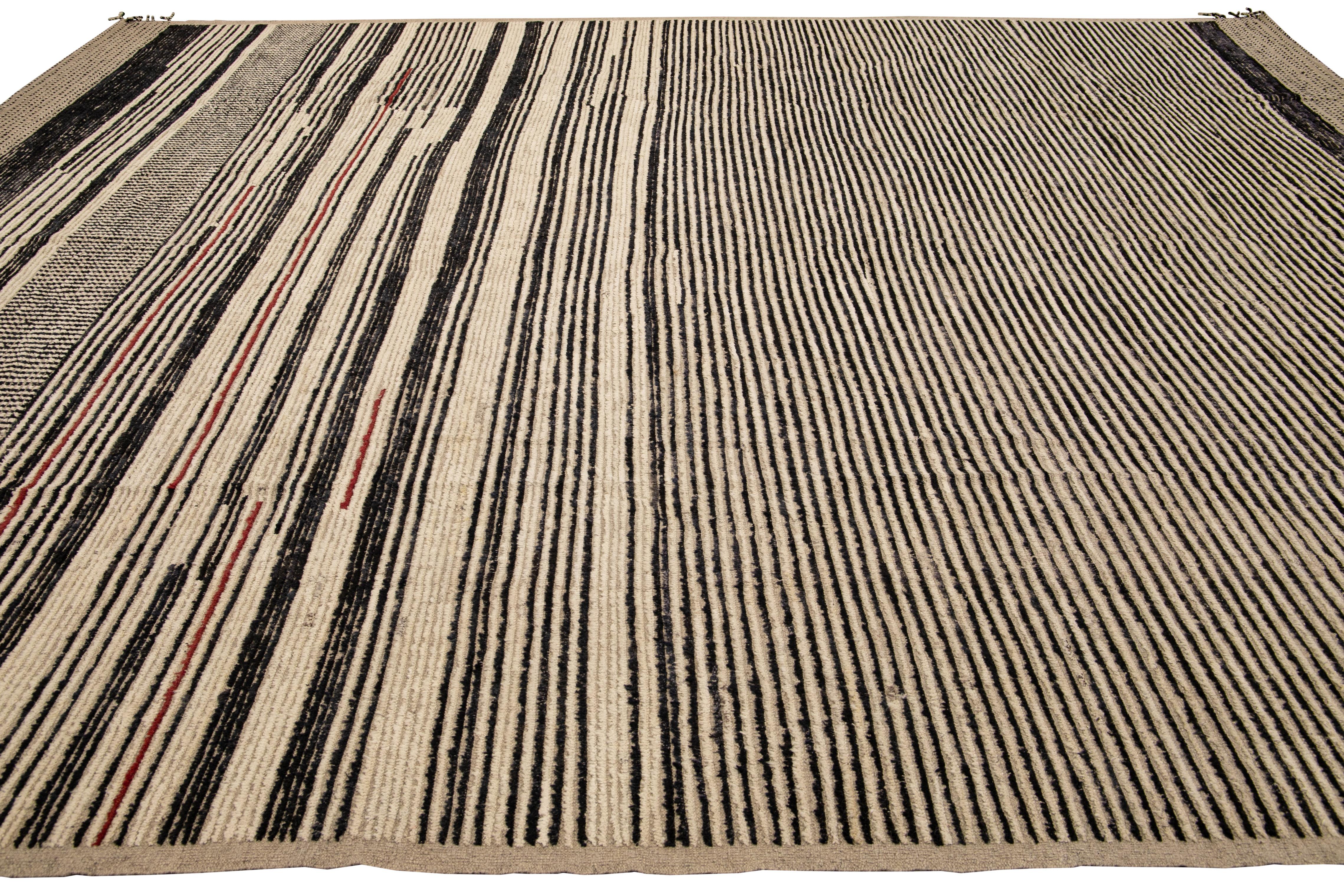 Modern Moroccan Bohemian Style Black And Beige Handmade Striped Motif Wool Rug In New Condition For Sale In Norwalk, CT