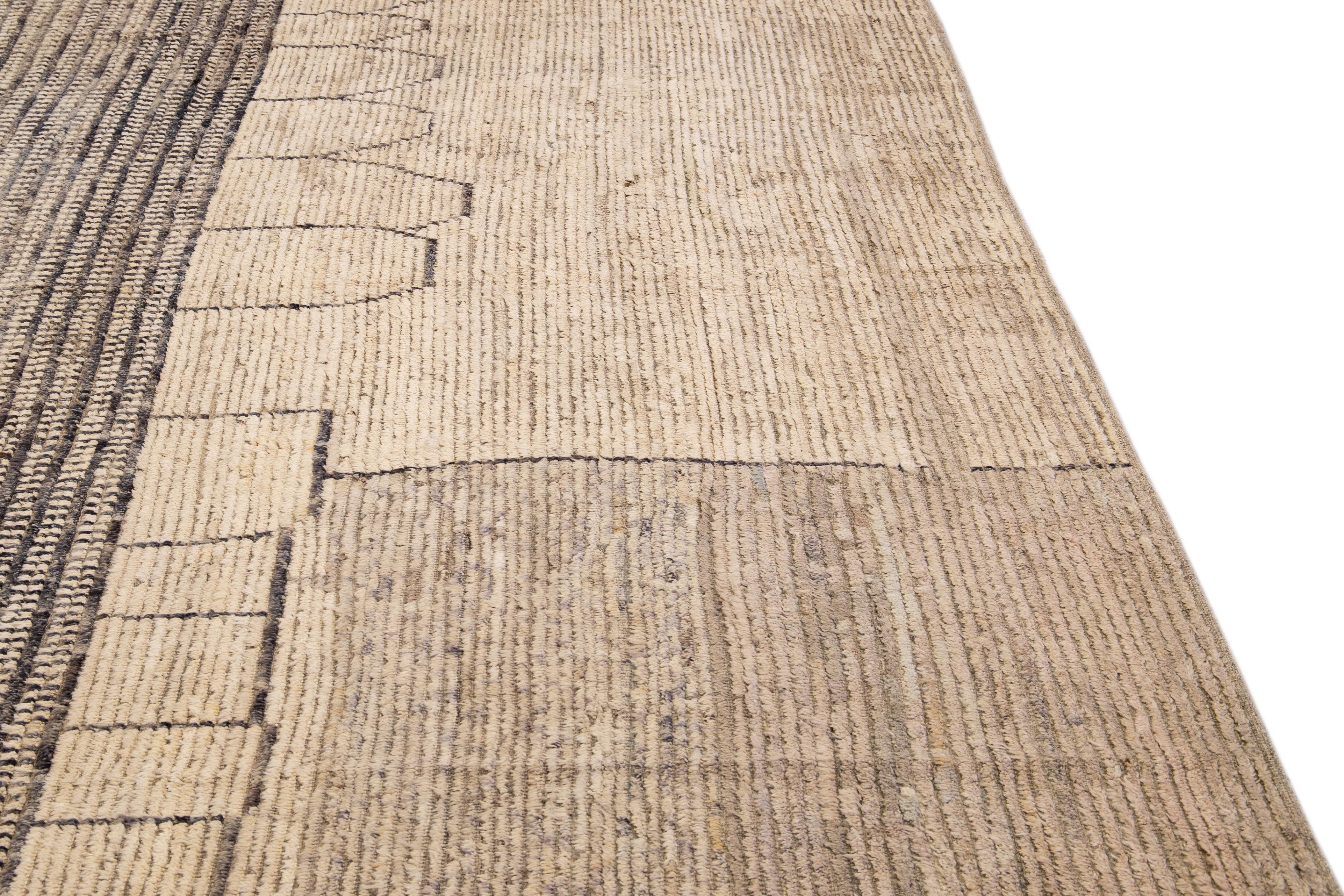Laine Tapis carré en laine beige de style bohème moderne marocain, fait à la main en vente