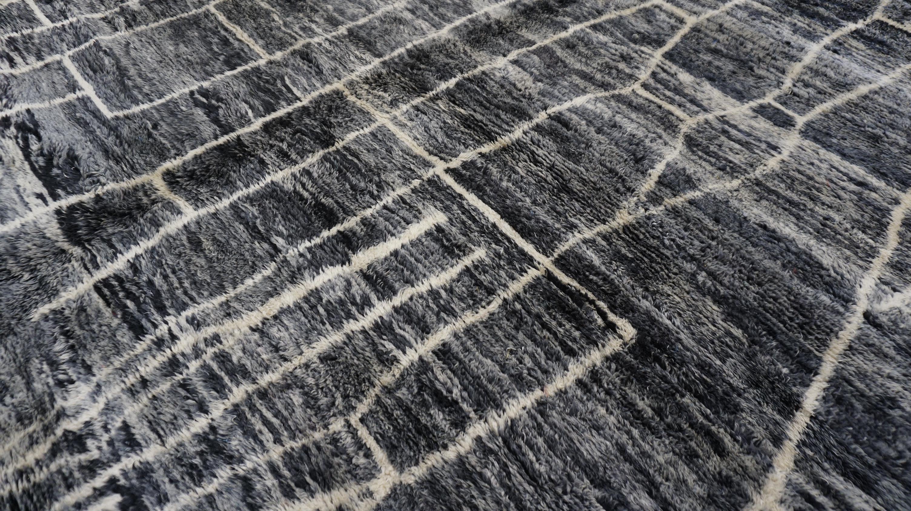 Modern Moroccan Charcoal Ivory Wool Rug 10'9''x17' In New Condition For Sale In Torrance, CA