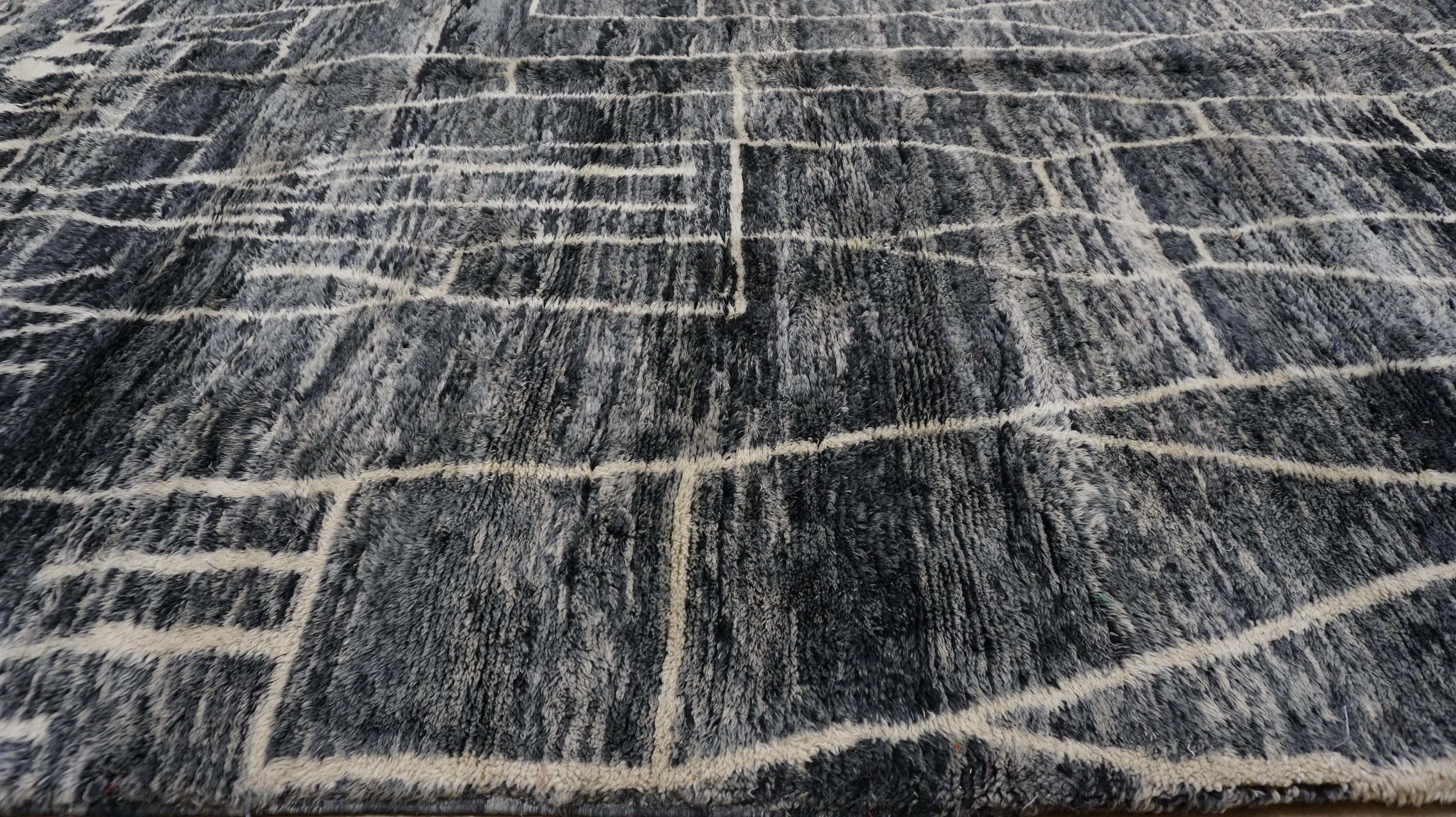 Alfombra marroquí moderna de lana color marfil 10'9''x17' en venta 1