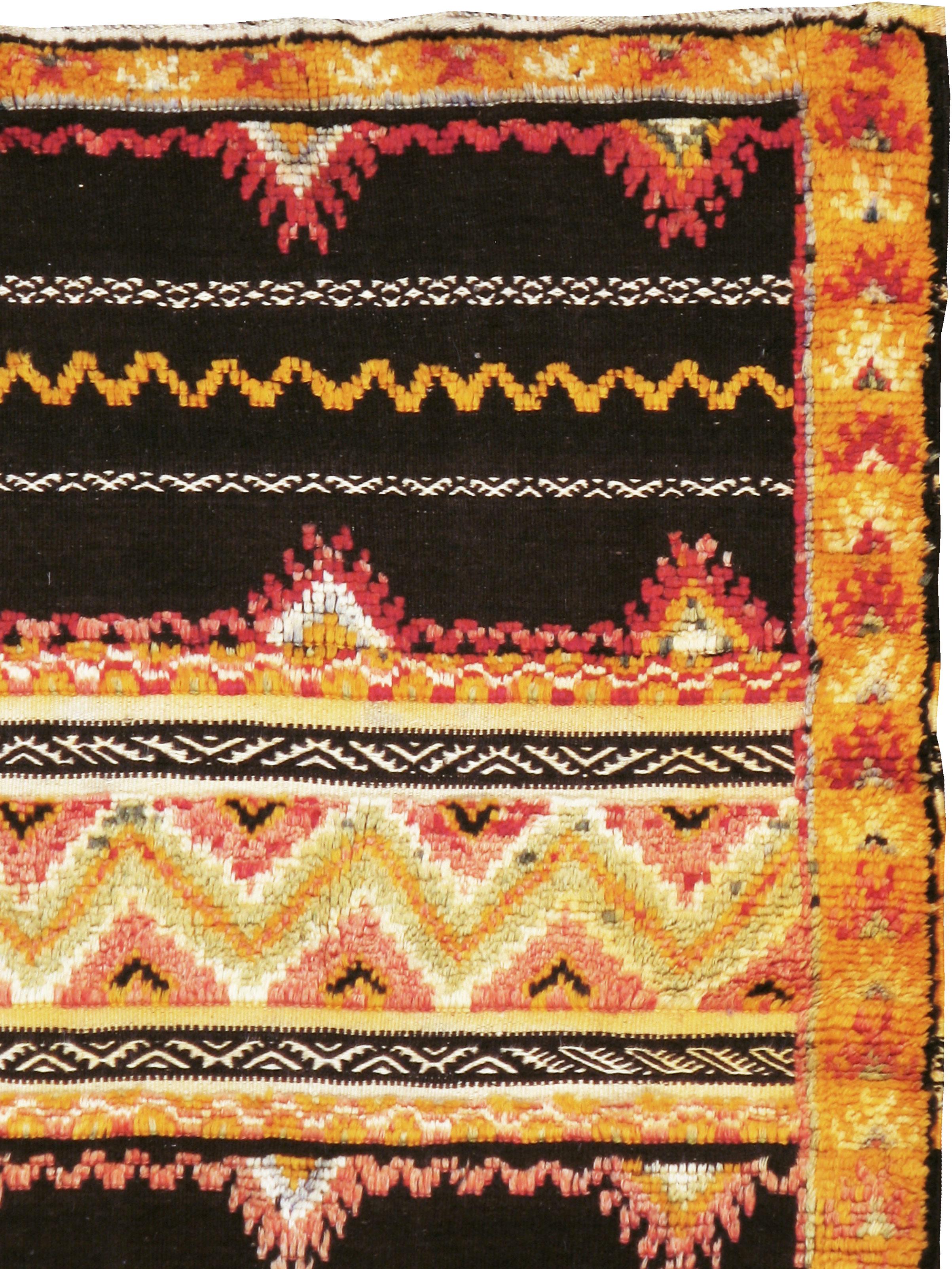 Moderner marokkanischer Flachgewebe-Teppich (Kelim) im Angebot