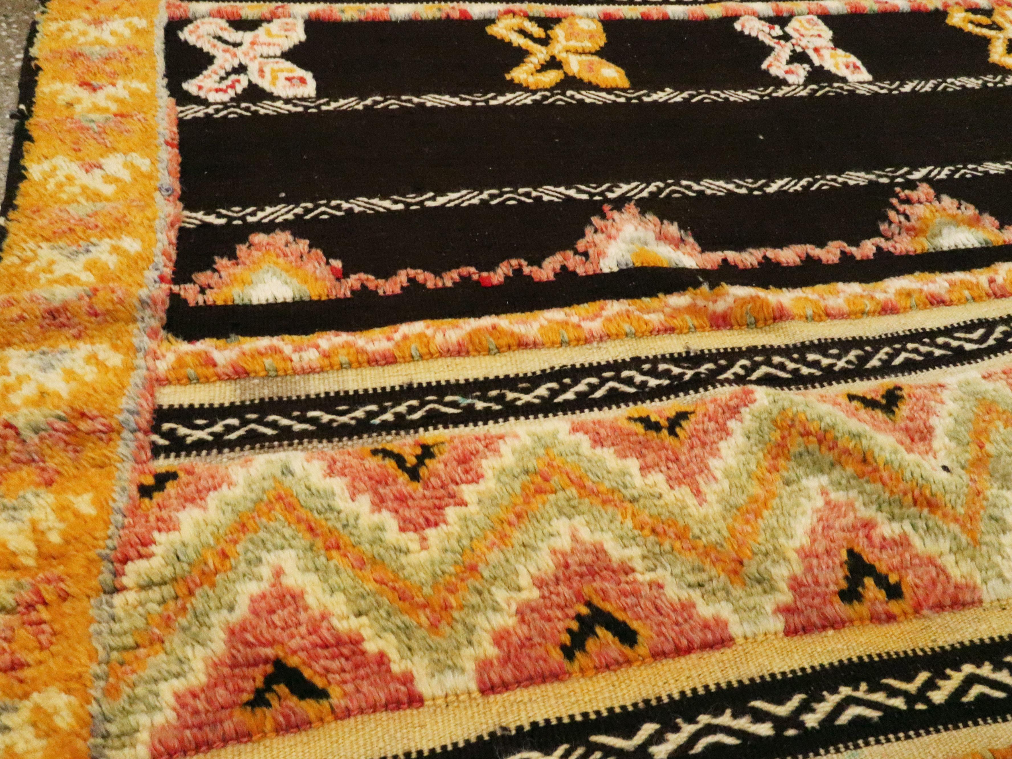 Modern Moroccan Flat-Weave Rug In Good Condition For Sale In New York, NY