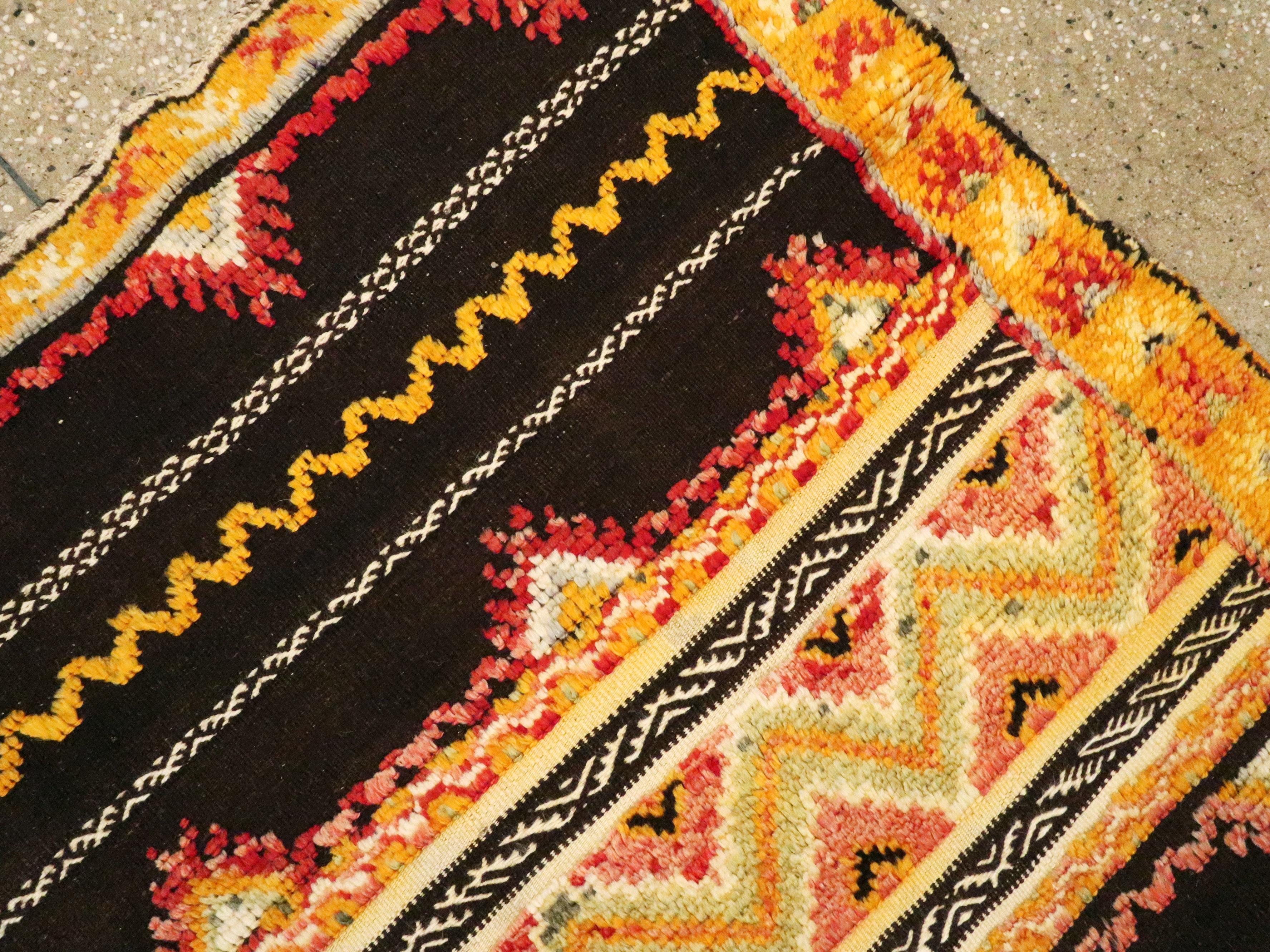 Moderner marokkanischer Flachgewebe-Teppich im Zustand „Gut“ im Angebot in New York, NY