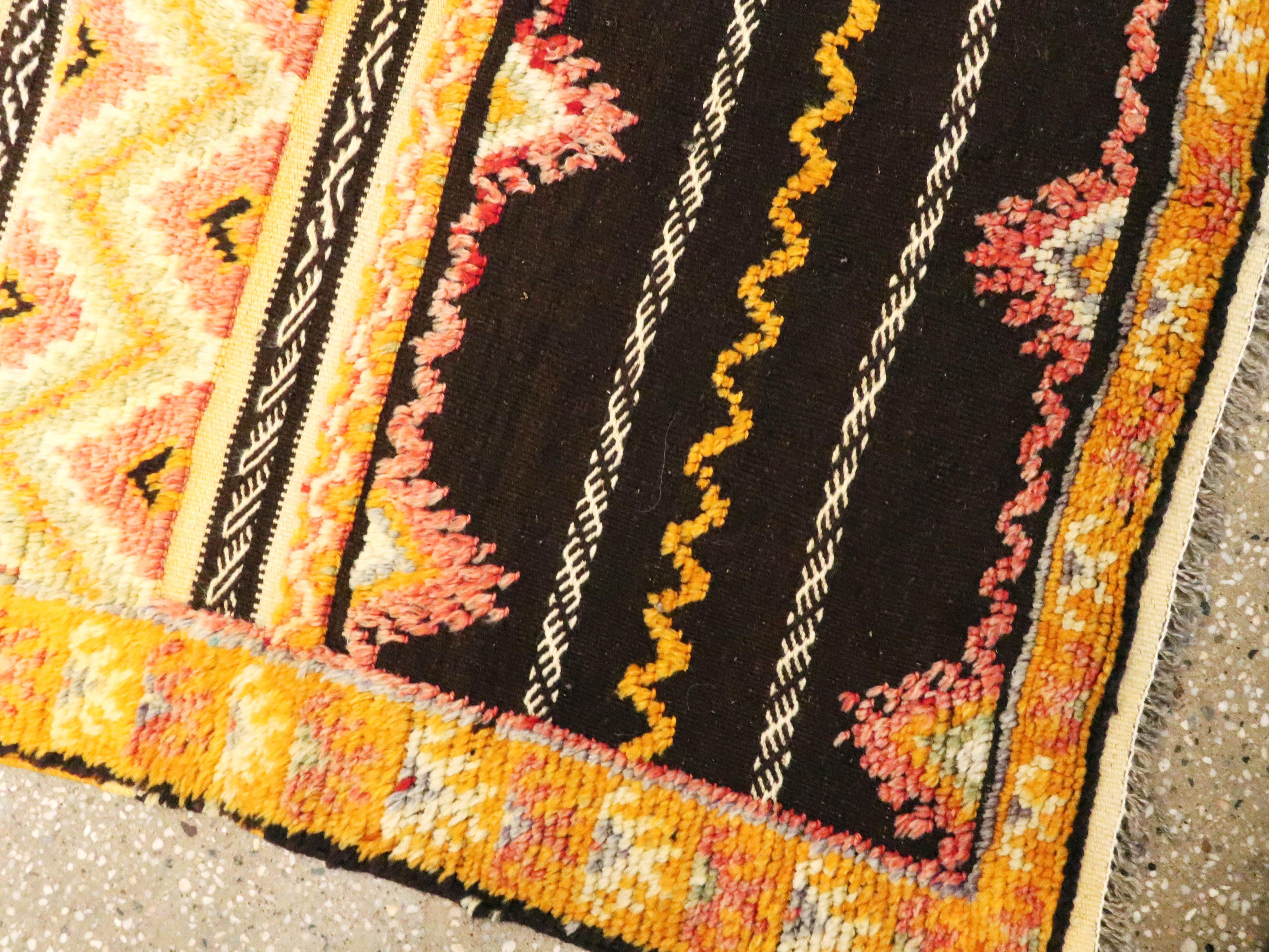 Moderner marokkanischer Flachgewebe-Teppich (Wolle) im Angebot