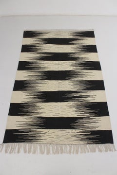 Modern Moroccan flatweave Akhnif rug - Black and white - 6.1x9.4feet / 186x287cm