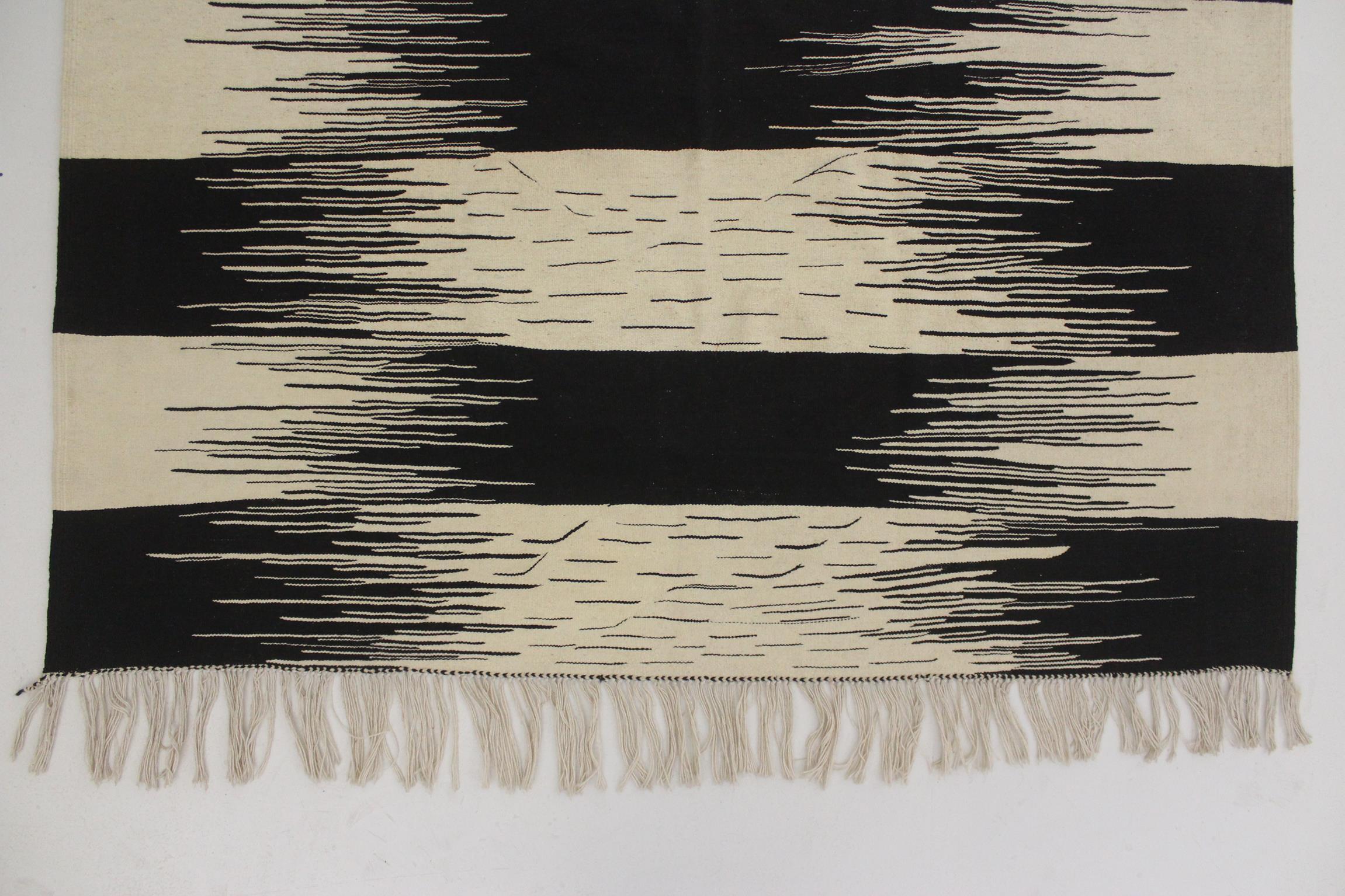 Contemporary Modern Moroccan flatweave Akhnif rug - Black and white - 6.1x9.4feet / 186x287cm For Sale