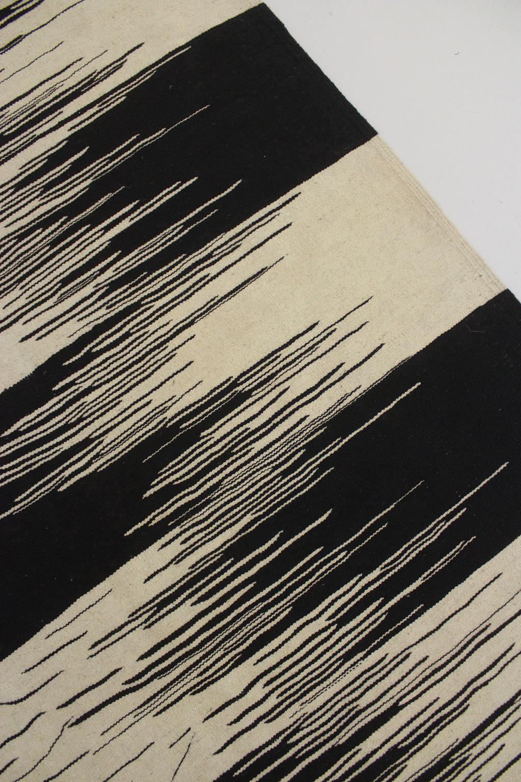 Moderner marokkanischer Flachgewebe Akhnif-Teppich - Schwarz und Weiß - 6.1x9,4feet / 186x287cm im Angebot 1