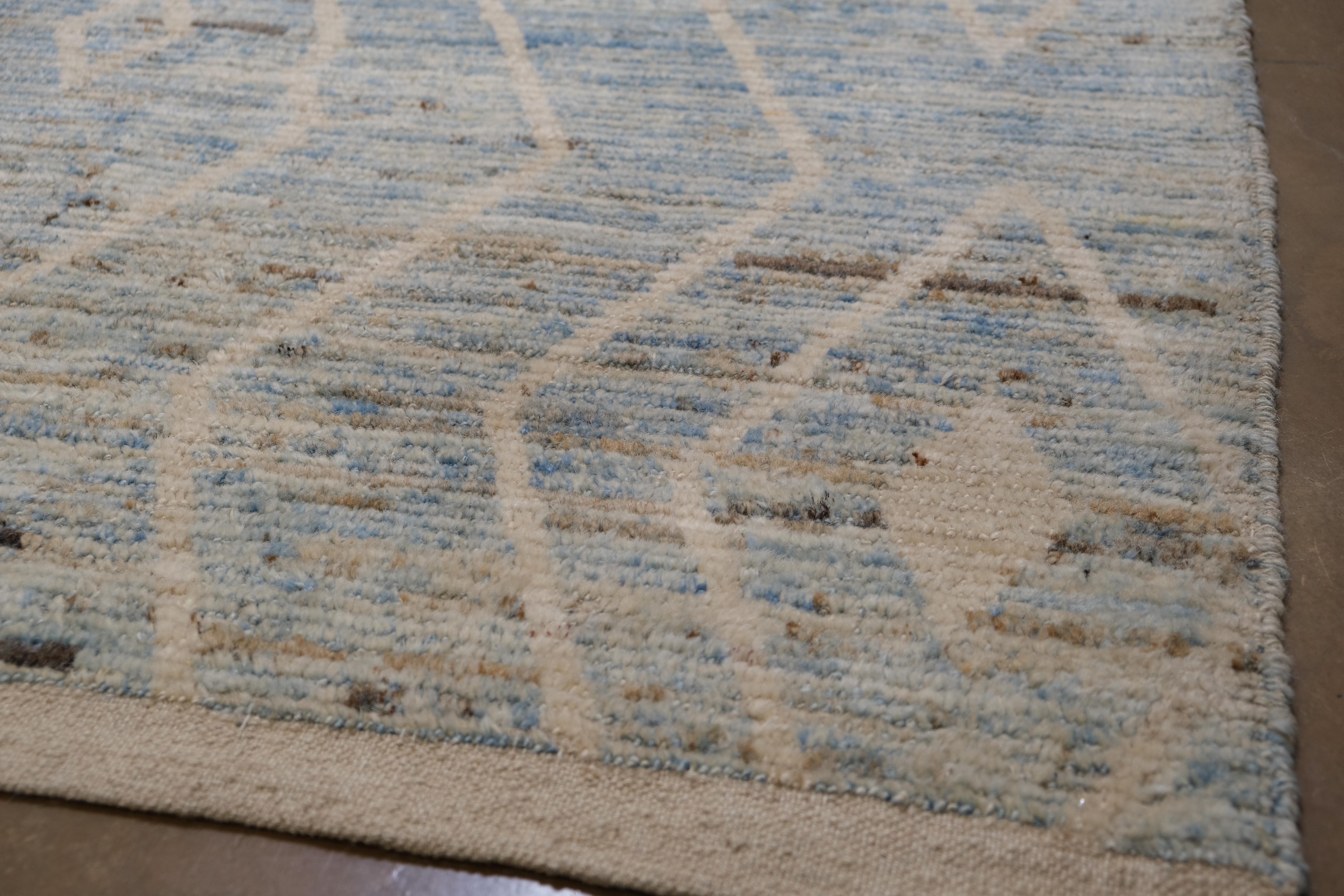 Modern Moroccan Geometric Patterned Wool Rug 13'5''x18' In New Condition For Sale In Torrance, CA