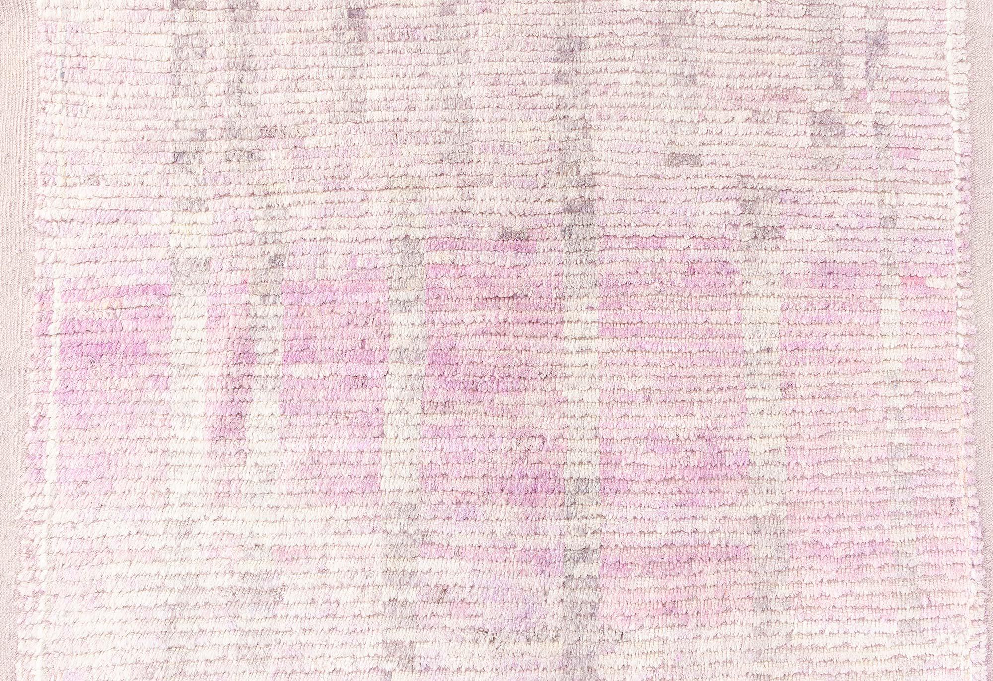 Modern Moroccan Hand-Knotted Runner by Doris Leslie Blau Moderno en venta