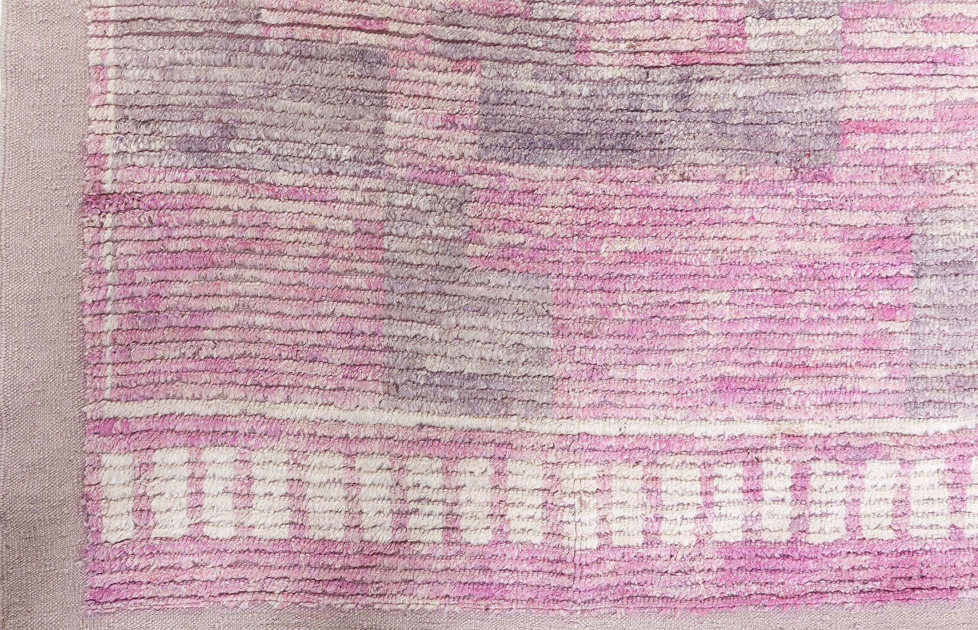 Modern Moroccan Hand-Knotted Runner by Doris Leslie Blau Siglo XXI y contemporáneo en venta