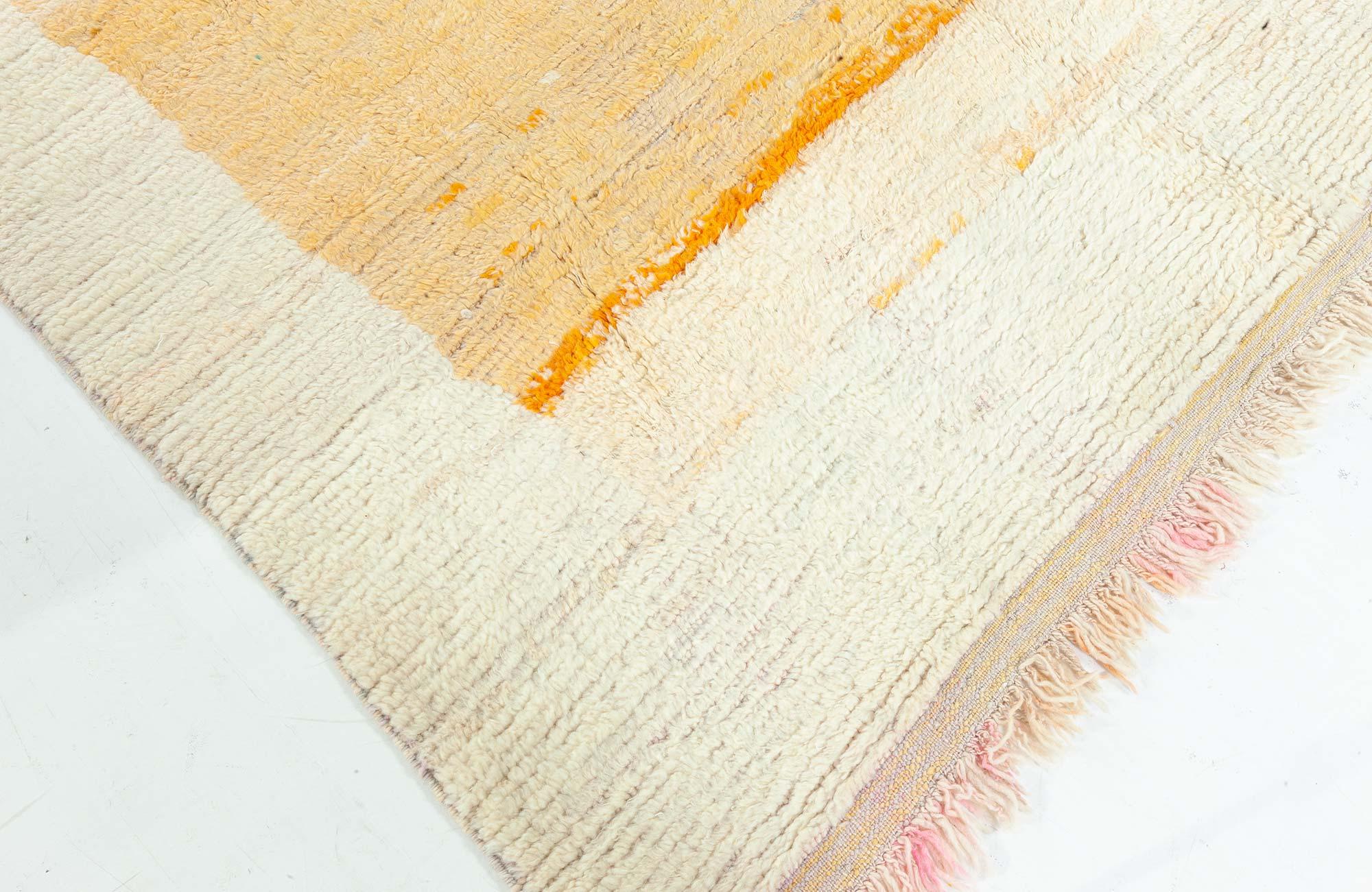 XXI secolo e contemporaneo Tappeto moderno marocchino in lana annodato a mano di Doris Leslie Blau in vendita