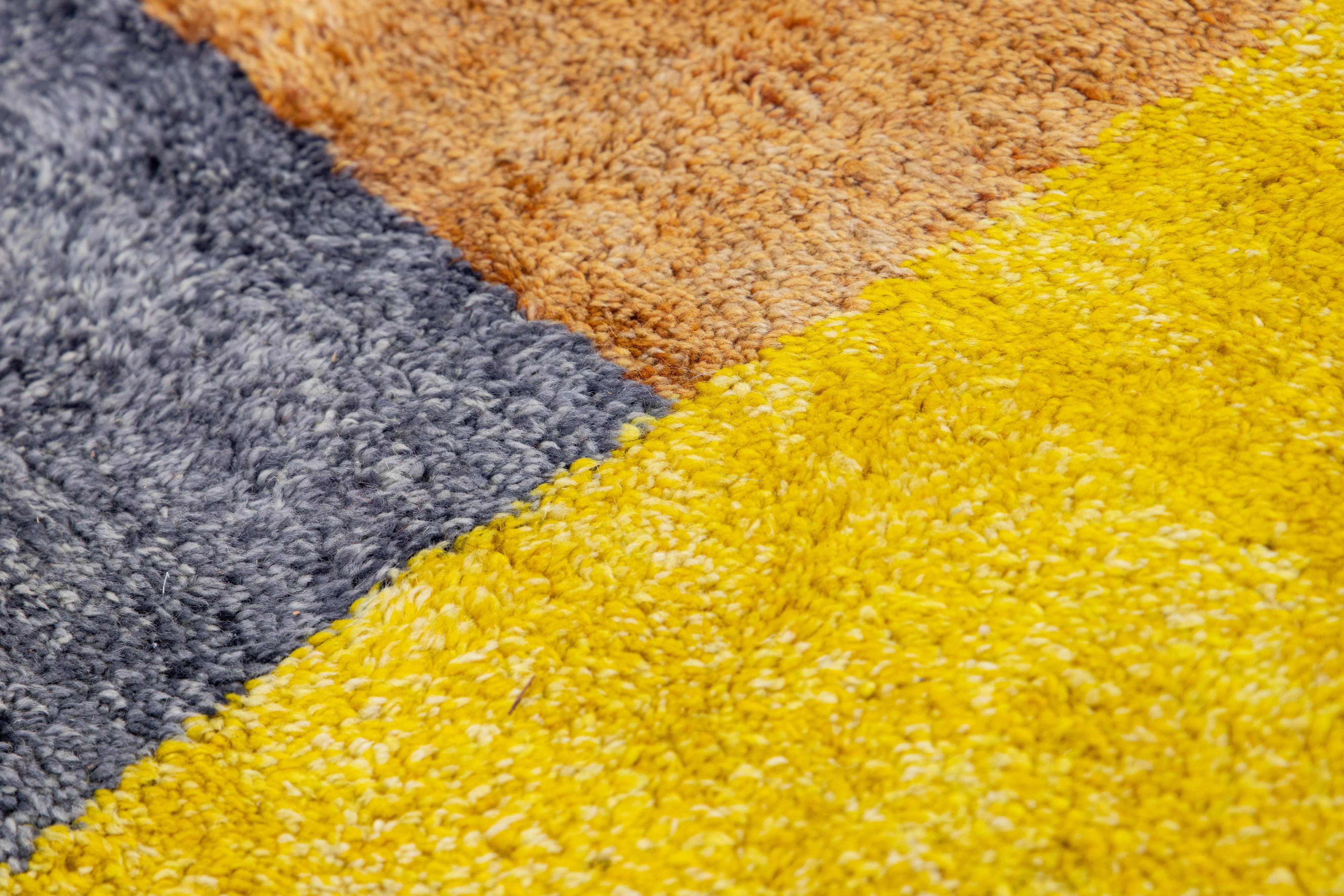 Alfombra marroquí moderna de lana multicolor abstracta hecha a mano en venta 3