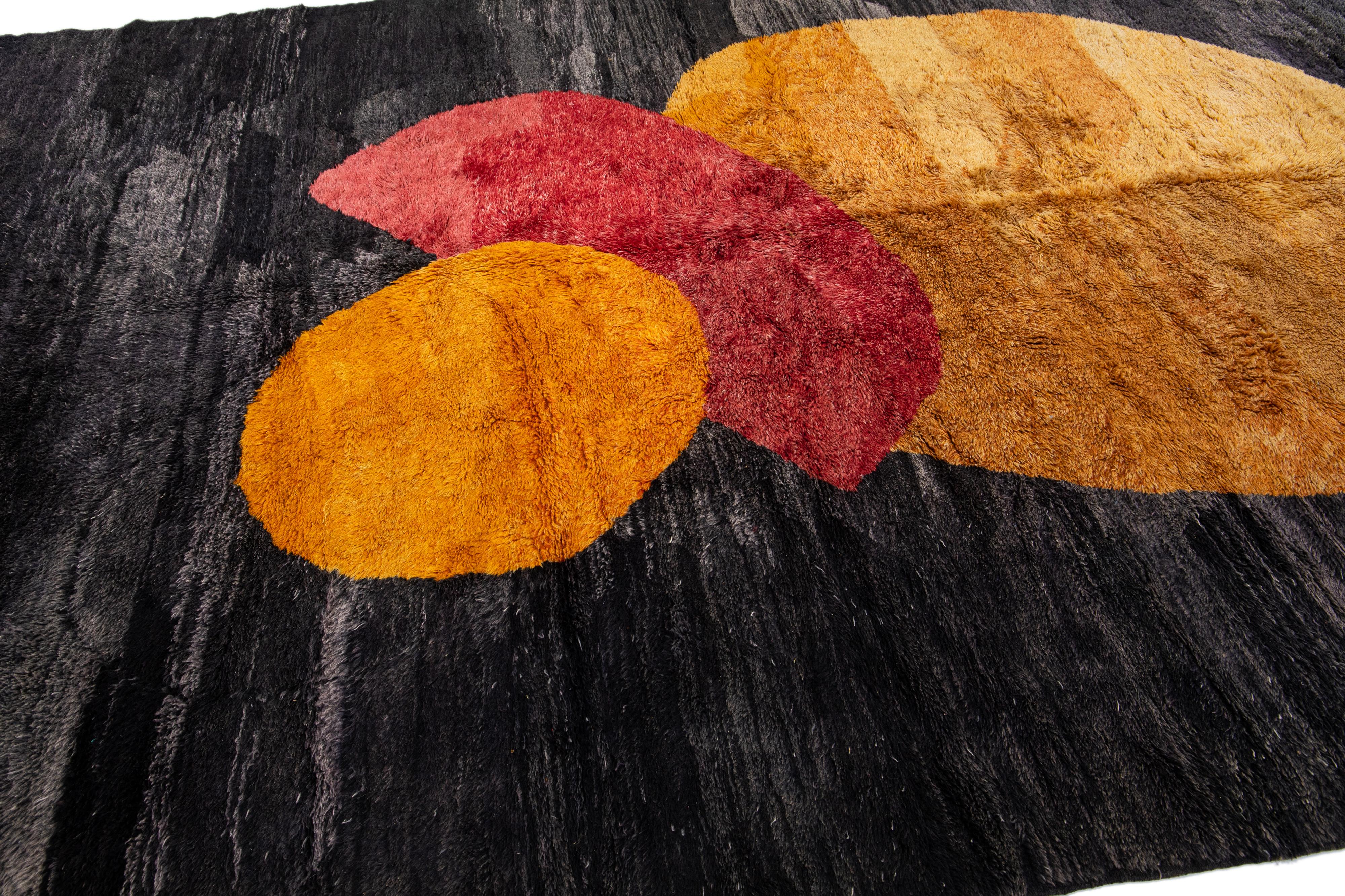 Modern Moroccan Handmade Charcoal Wool Rug with Abstract Design For Sale 2