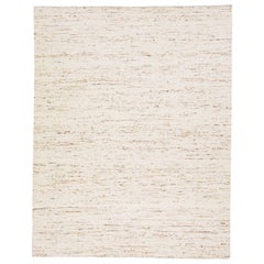 Tappeto marocchino moderno in lana fatto a mano di colore beige naturale di Apadana