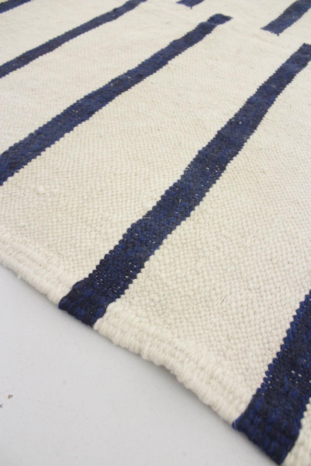 Modern Moroccan kilim rug - Cream/blue - 6.5x10.6feet / 200x323cm For Sale 5