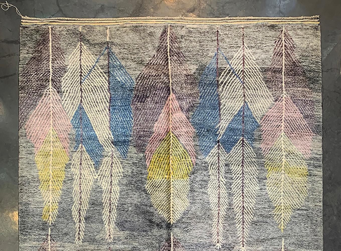 Modern Marokkanisch Mid Century Deco Grau Blau Elfenbein Rosa Teppich von Silk Road Rug Inc. (21. Jahrhundert und zeitgenössisch) im Angebot