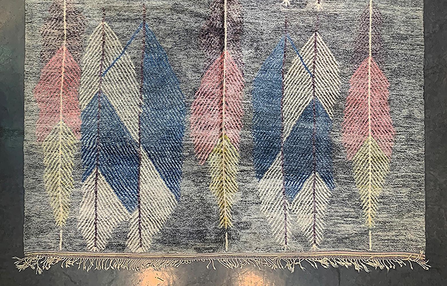 Modern Marokkanisch Mid Century Deco Grau Blau Elfenbein Rosa Teppich von Silk Road Rug Inc. (Wolle) im Angebot