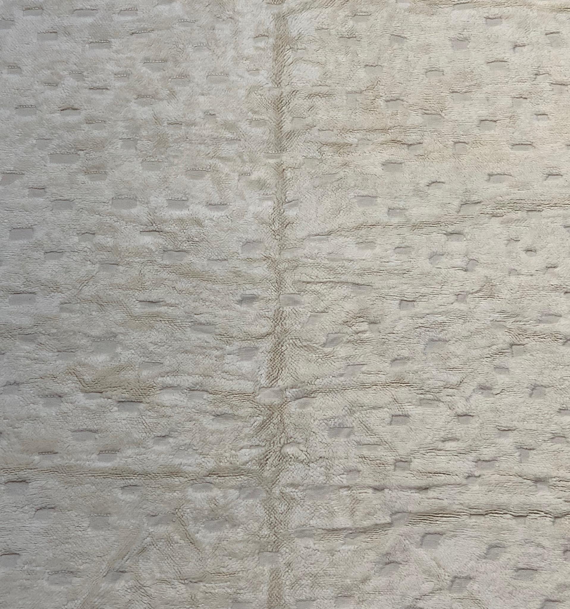 Moderner marokkanischer elfenbeinfarbener Mid-Century-Deco-Teppich von Silk Road Rug Inc. (Marokkanisch) im Angebot
