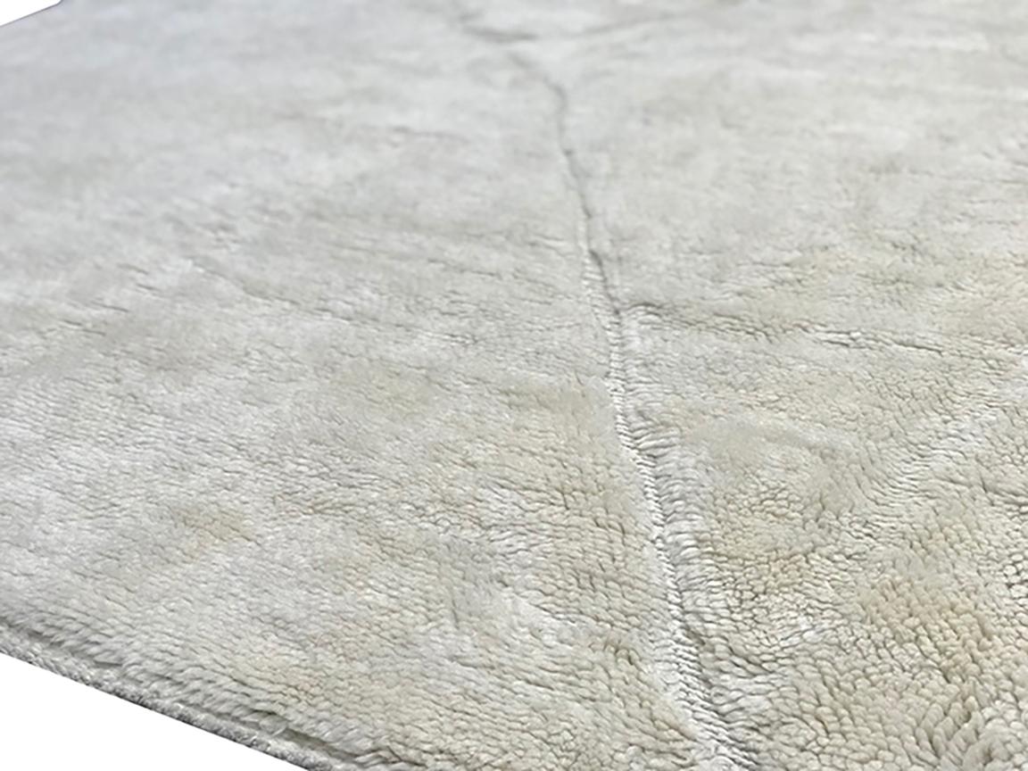 Modern Moroccan Mid Century Deco Ivory High Low Area Rug by Silk Road Rug Inc. In New Condition For Sale In Los Angeles, CA