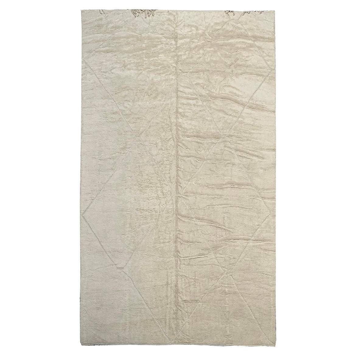 Tappeto moderno marocchino Mid Century Deco Ivory High Low Area Rug di Silk Road Rug Inc.