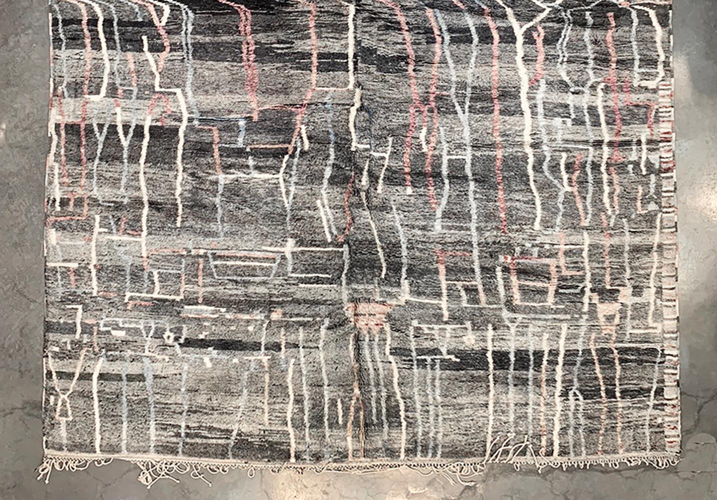 Lana Tappeto moderno marocchino di metà secolo, grigio, blu, rosa e avorio di Silk Road Rug Inc. in vendita