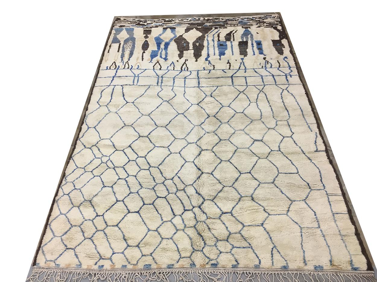 Tappeto moderno marocchino di metà secolo Avorio Blu Marrone Pesca di Silk Road Rug Inc. In condizioni Nuovo in vendita a Los Angeles, CA