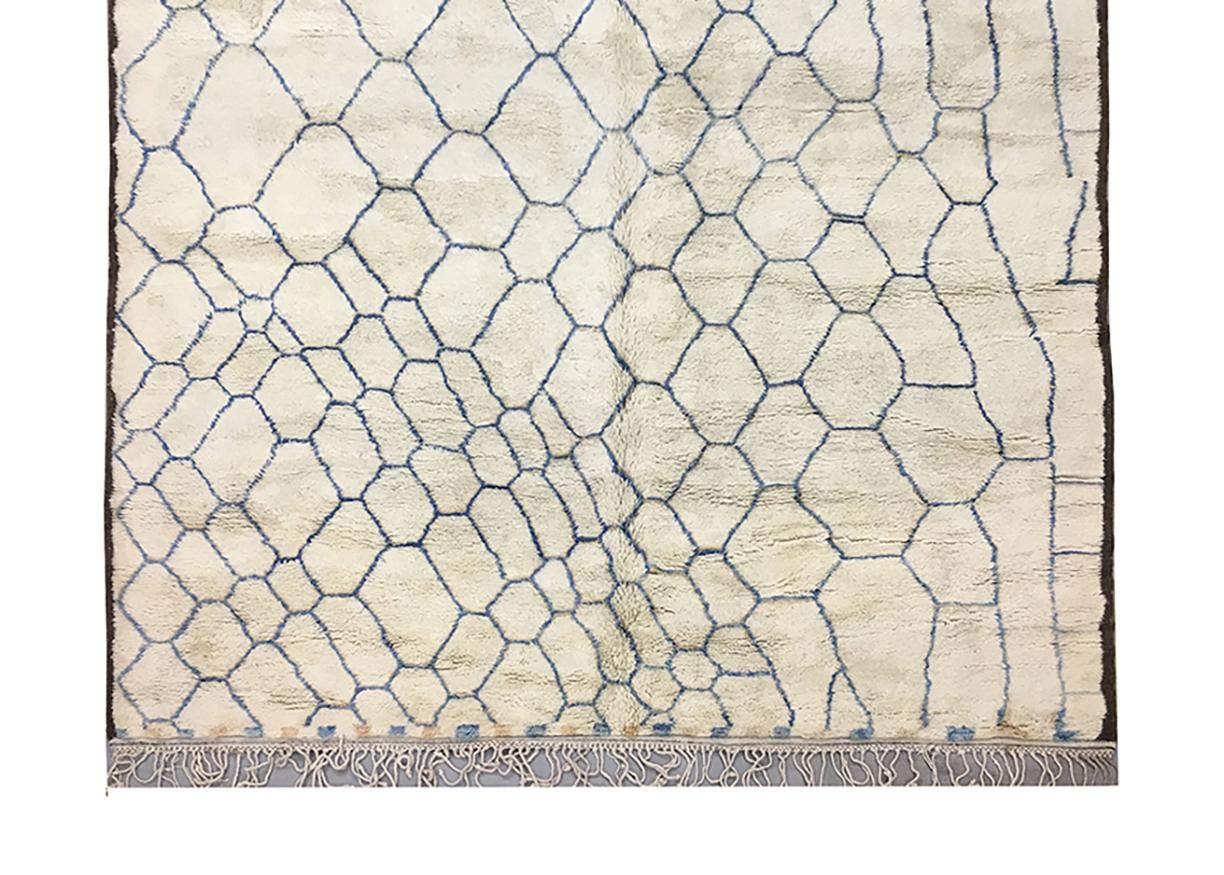 Lana Tappeto moderno marocchino di metà secolo Avorio Blu Marrone Pesca di Silk Road Rug Inc. in vendita