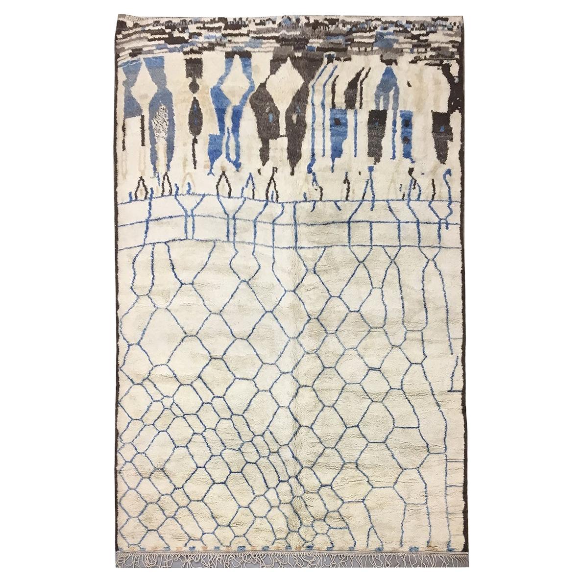 Tappeto moderno marocchino di metà secolo Avorio Blu Marrone Pesca di Silk Road Rug Inc.