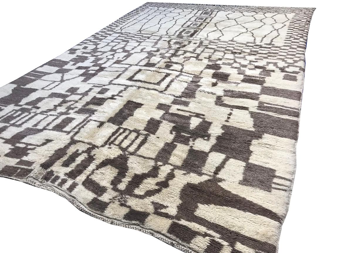 Tappeto moderno marocchino di metà secolo avorio e marrone di Silk Road Rug Inc. In condizioni Nuovo in vendita a Los Angeles, CA