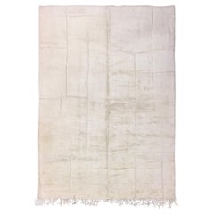 Tapis marocain moderne du milieu du siècle, ivoire, haut et bas, par Silk Road Rug Inc.